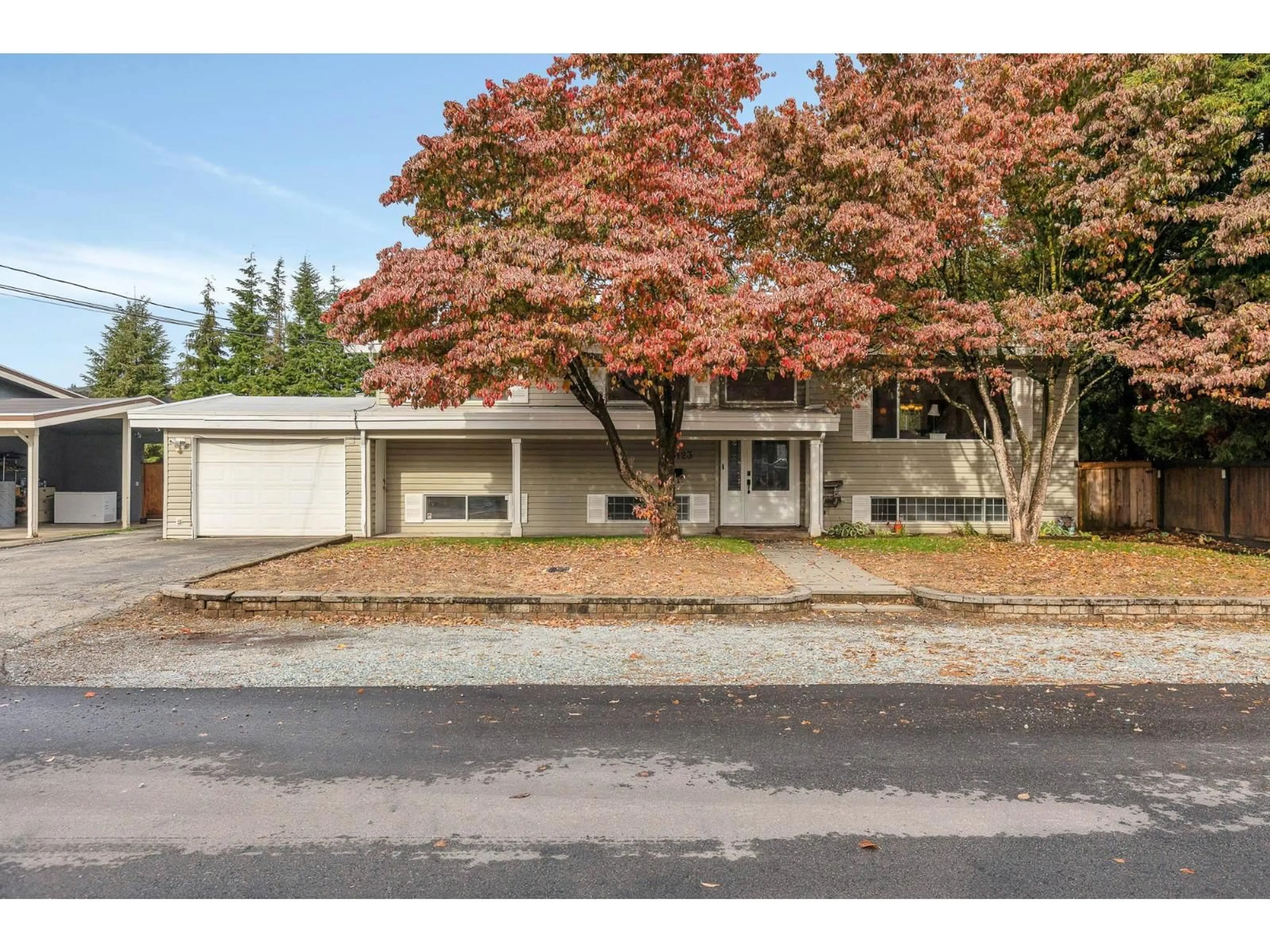 Home with vinyl exterior material, street for 33123 KAY, Abbotsford British Columbia V2S1M7