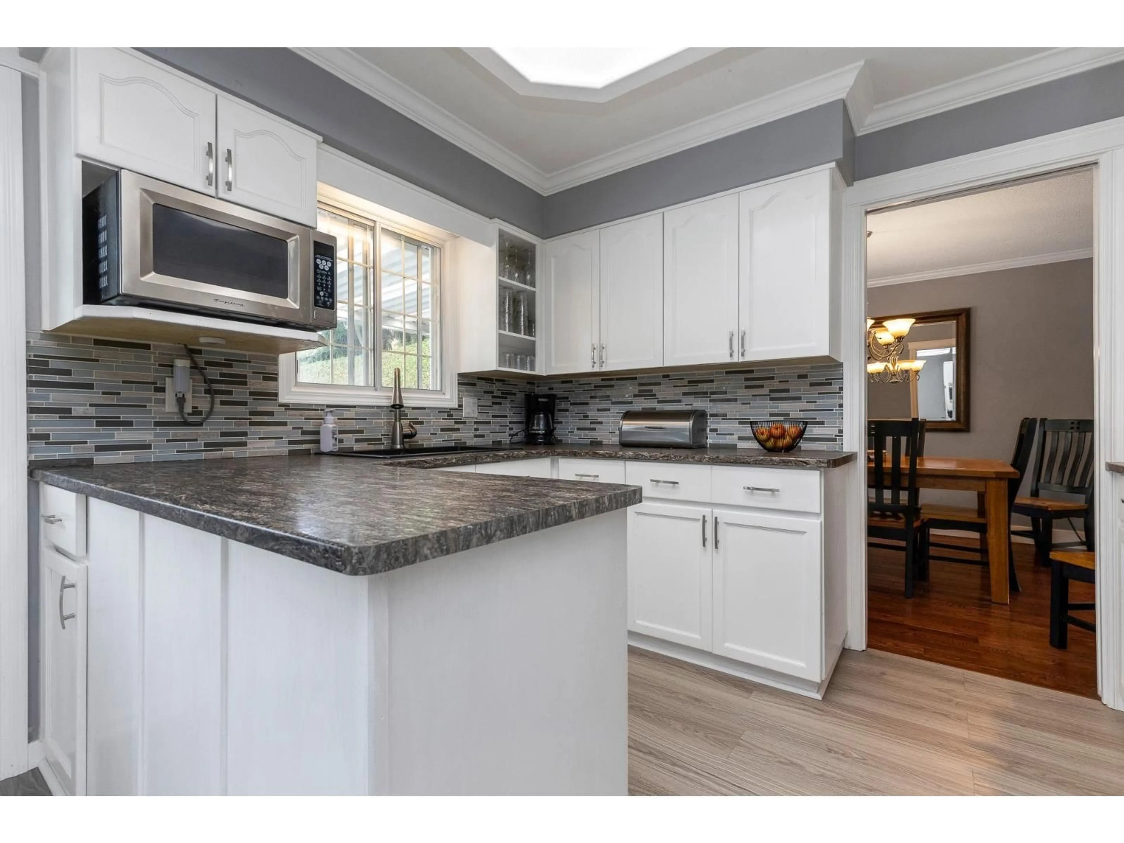 Open concept kitchen, unknown for 33123 KAY, Abbotsford British Columbia V2S1M7