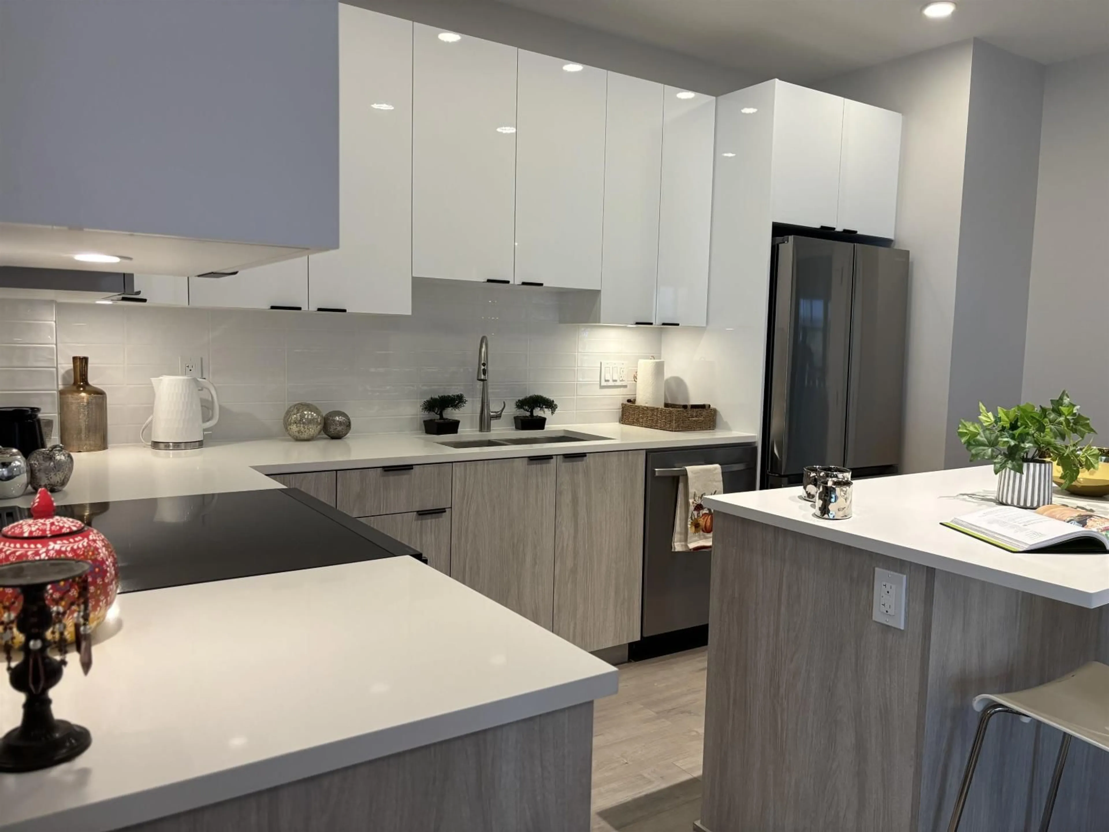 Contemporary kitchen, ceramic/tile floor for 402 - 13458 95TH, Surrey British Columbia V3V0H1