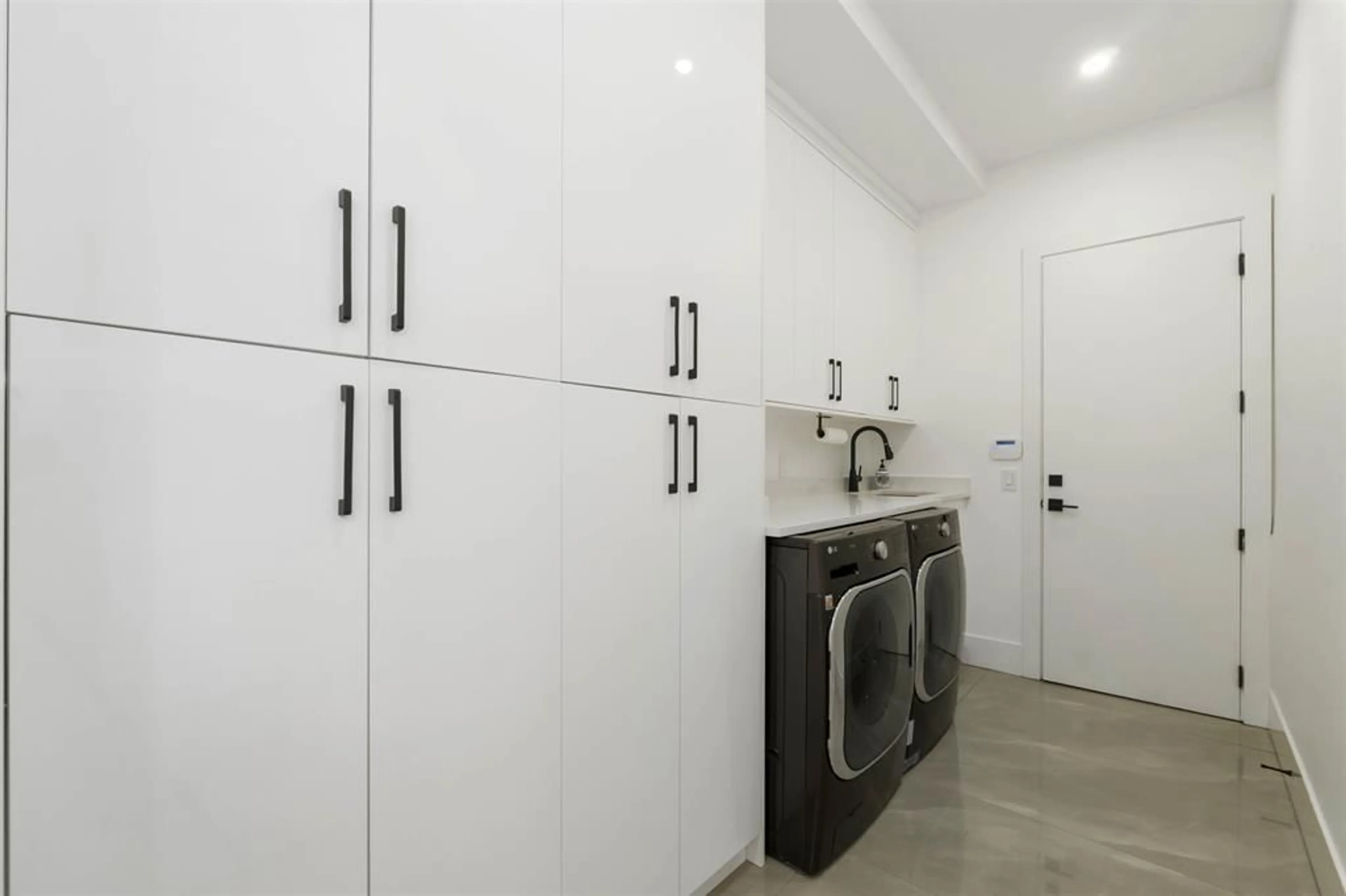 Laundry room for 10861 142A, Surrey British Columbia V3R3L4