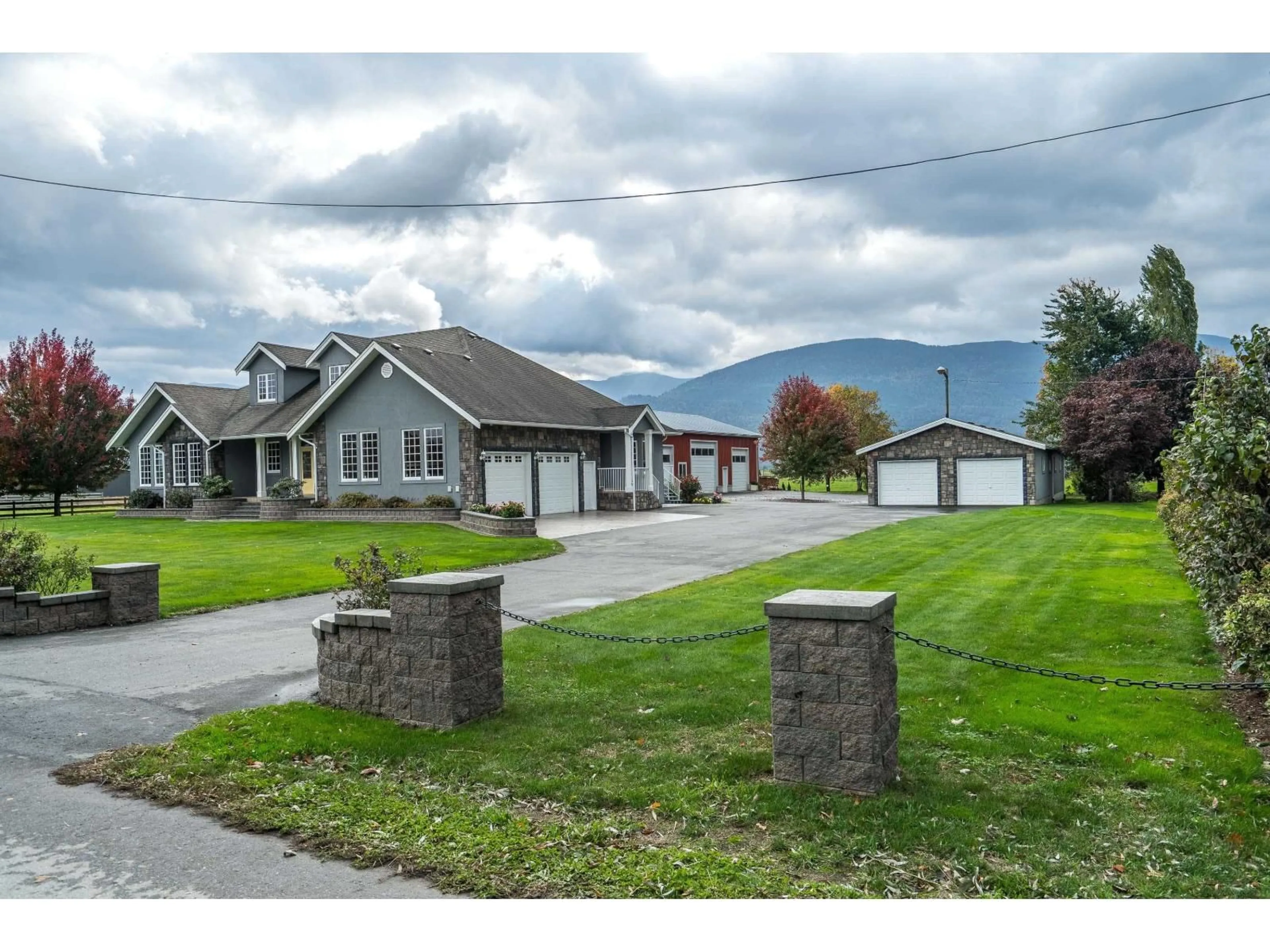 A pic from outside/outdoor area/front of a property/back of a property/a pic from drone, mountain view for 42872 SOUTH SUMAS ROAD, Chilliwack British Columbia V2R4L7