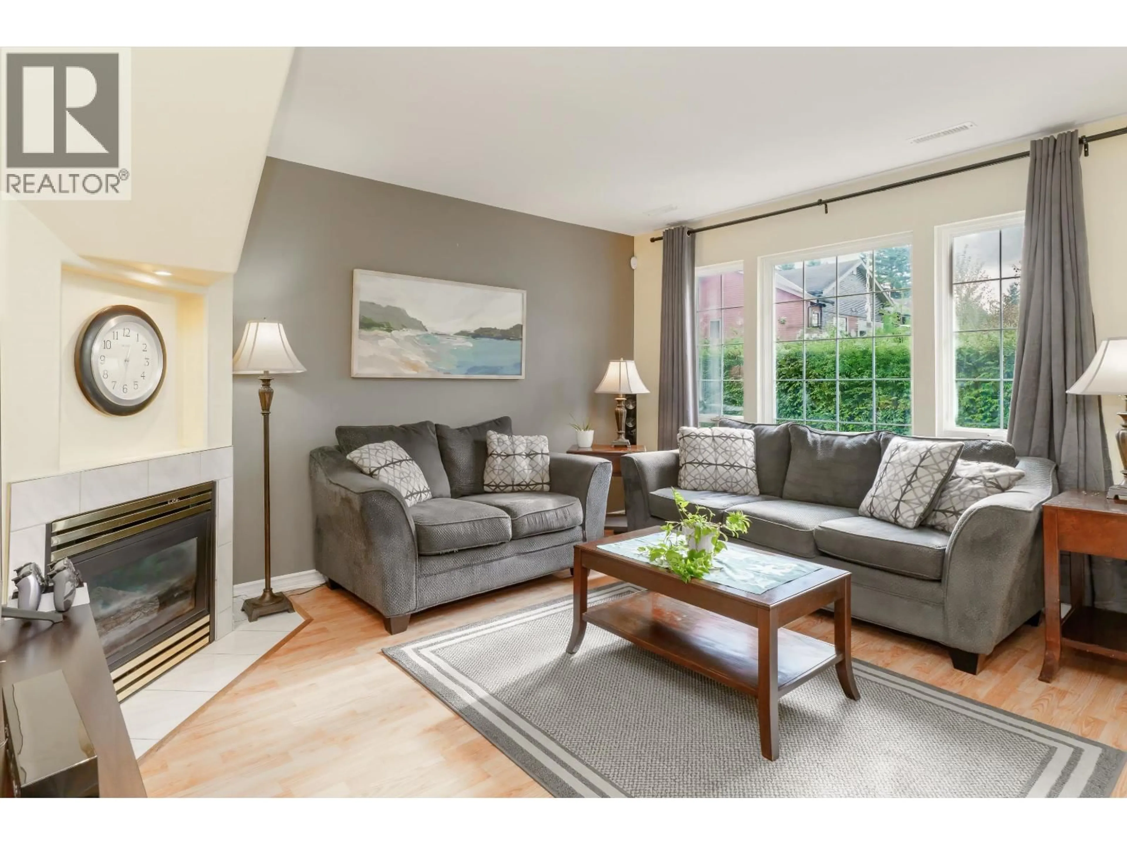 Living room with furniture, wood/laminate floor for 4 - 12070 216 STREET, Maple Ridge British Columbia V2X5J3