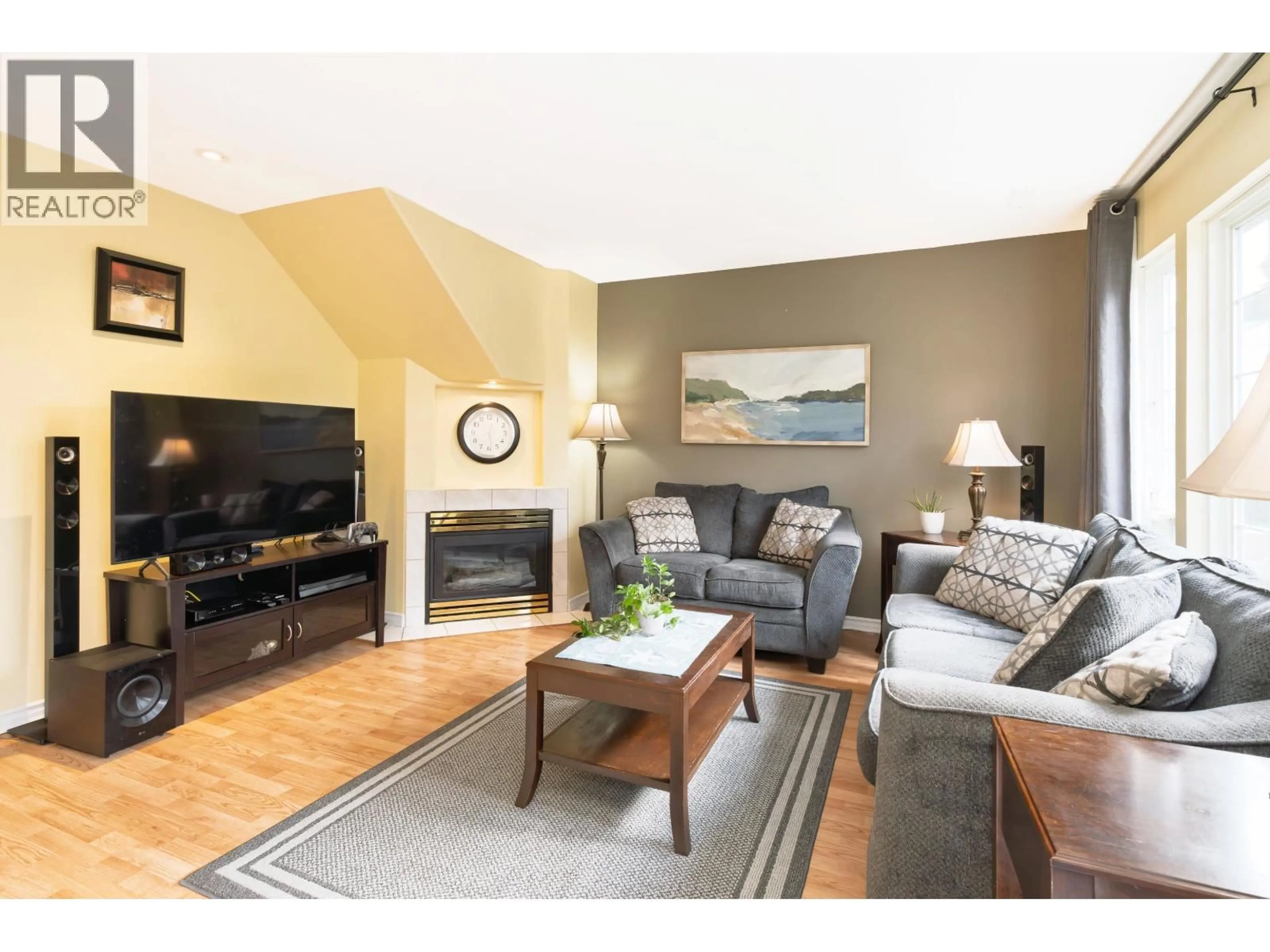 Living room with furniture, wood/laminate floor for 4 - 12070 216 STREET, Maple Ridge British Columbia V2X5J3
