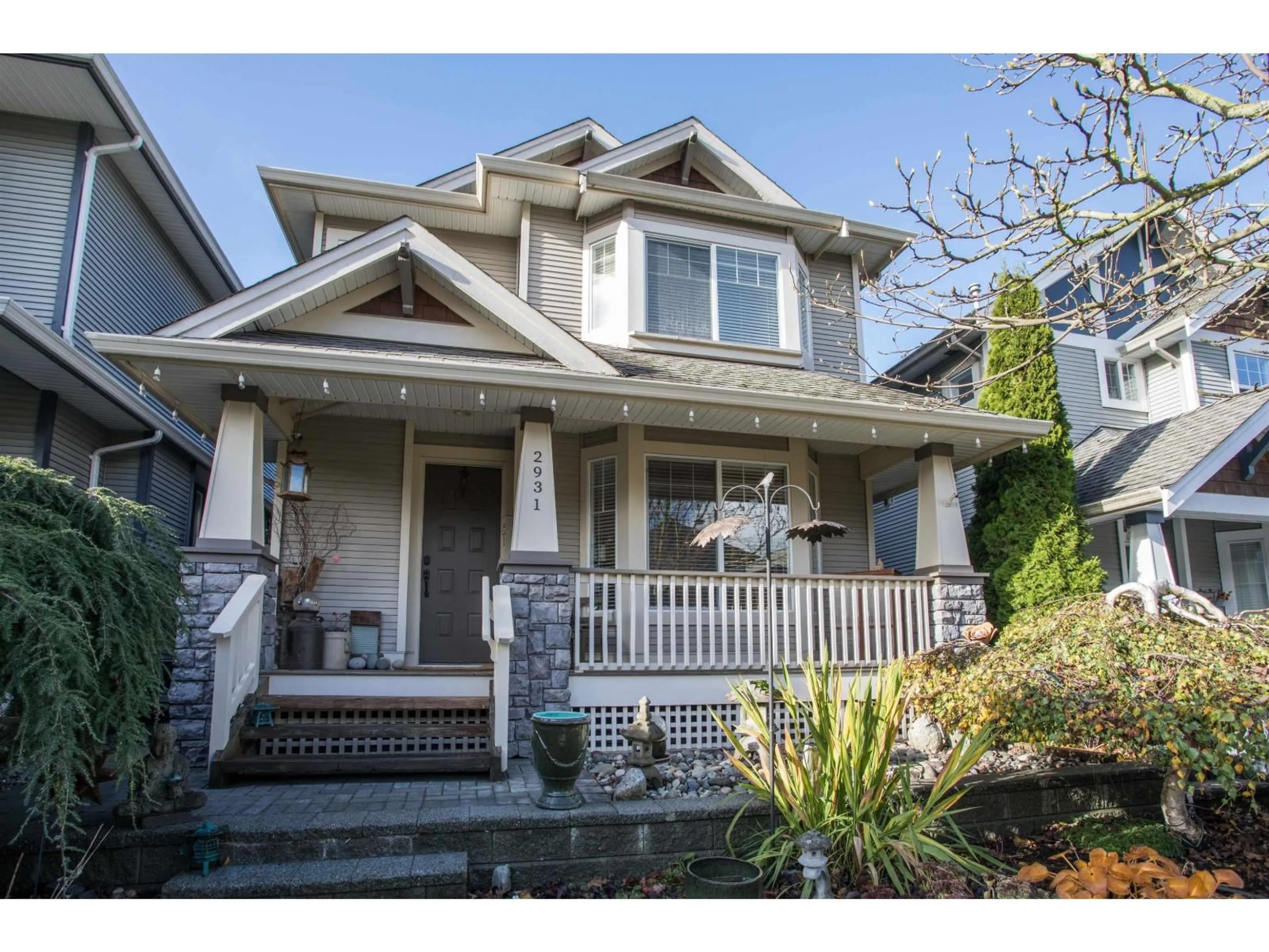 Home with vinyl exterior material, street for 2931 152A, Surrey British Columbia V4P3K4