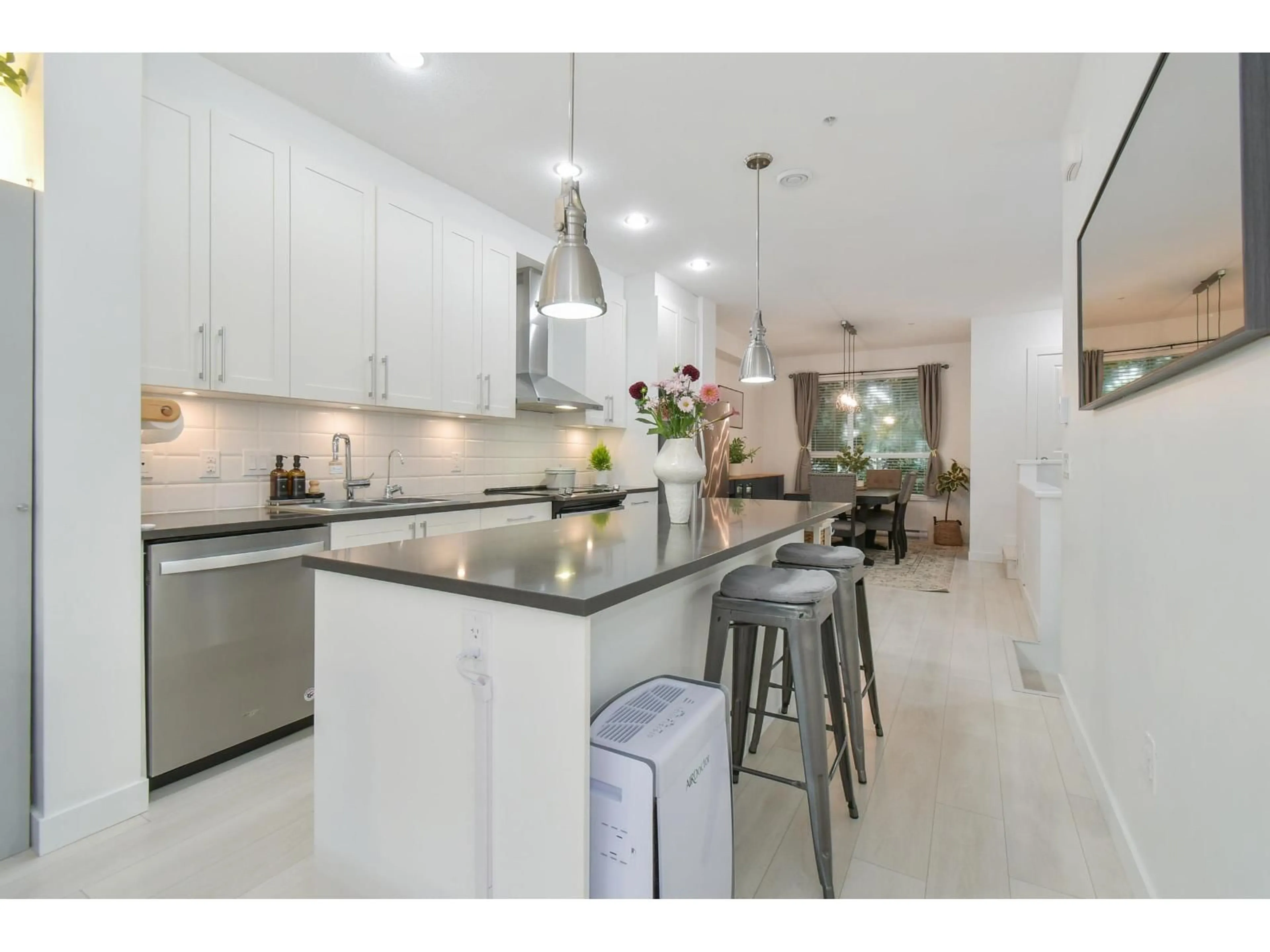 Open concept kitchen, ceramic/tile floor for 34 - 20857 77A, Langley British Columbia V2Y0W7