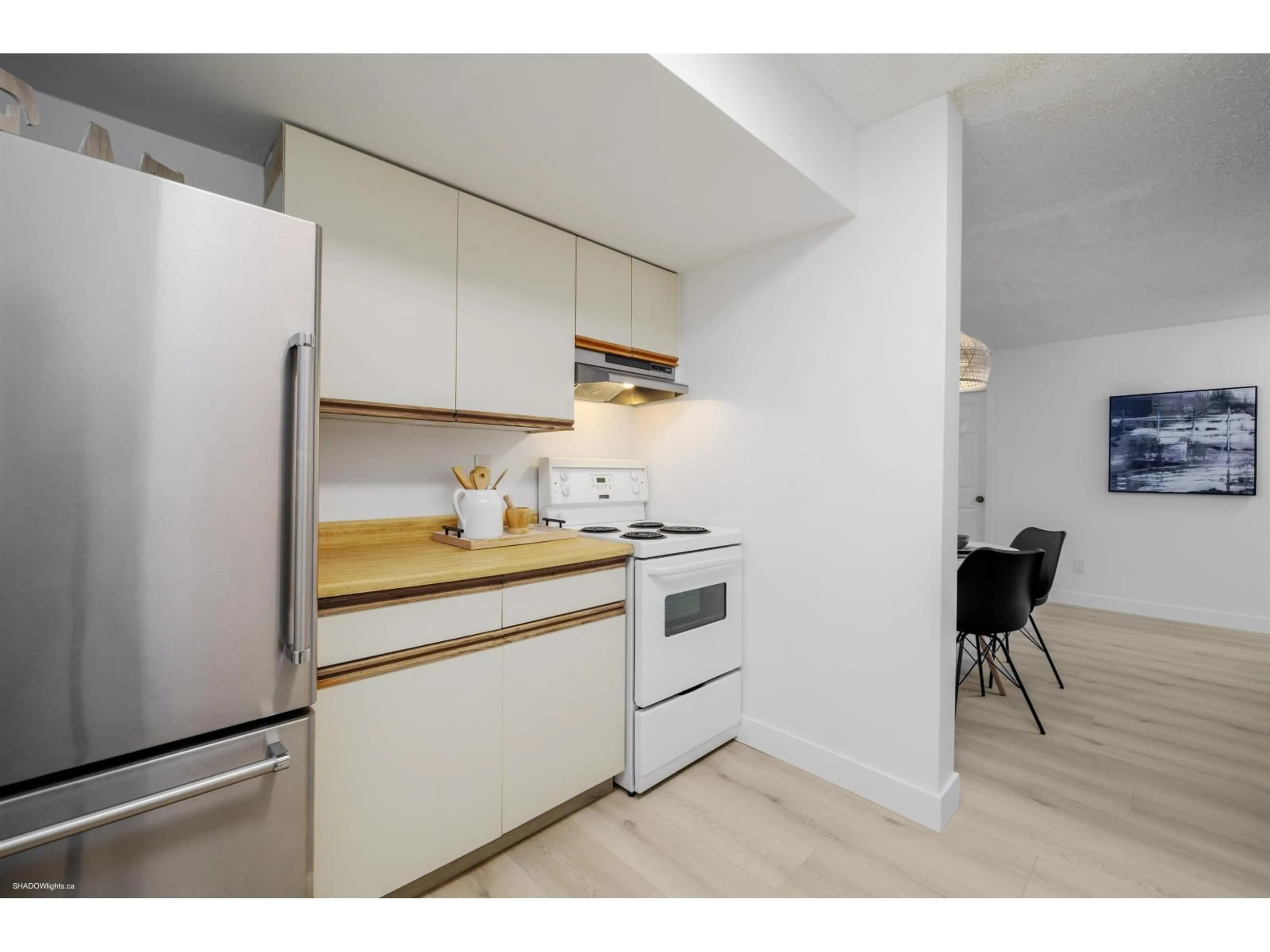 Standard kitchen, wood/laminate floor for 15 - 45915 CHEAM AVENUE, Chilliwack British Columbia V2P1N7
