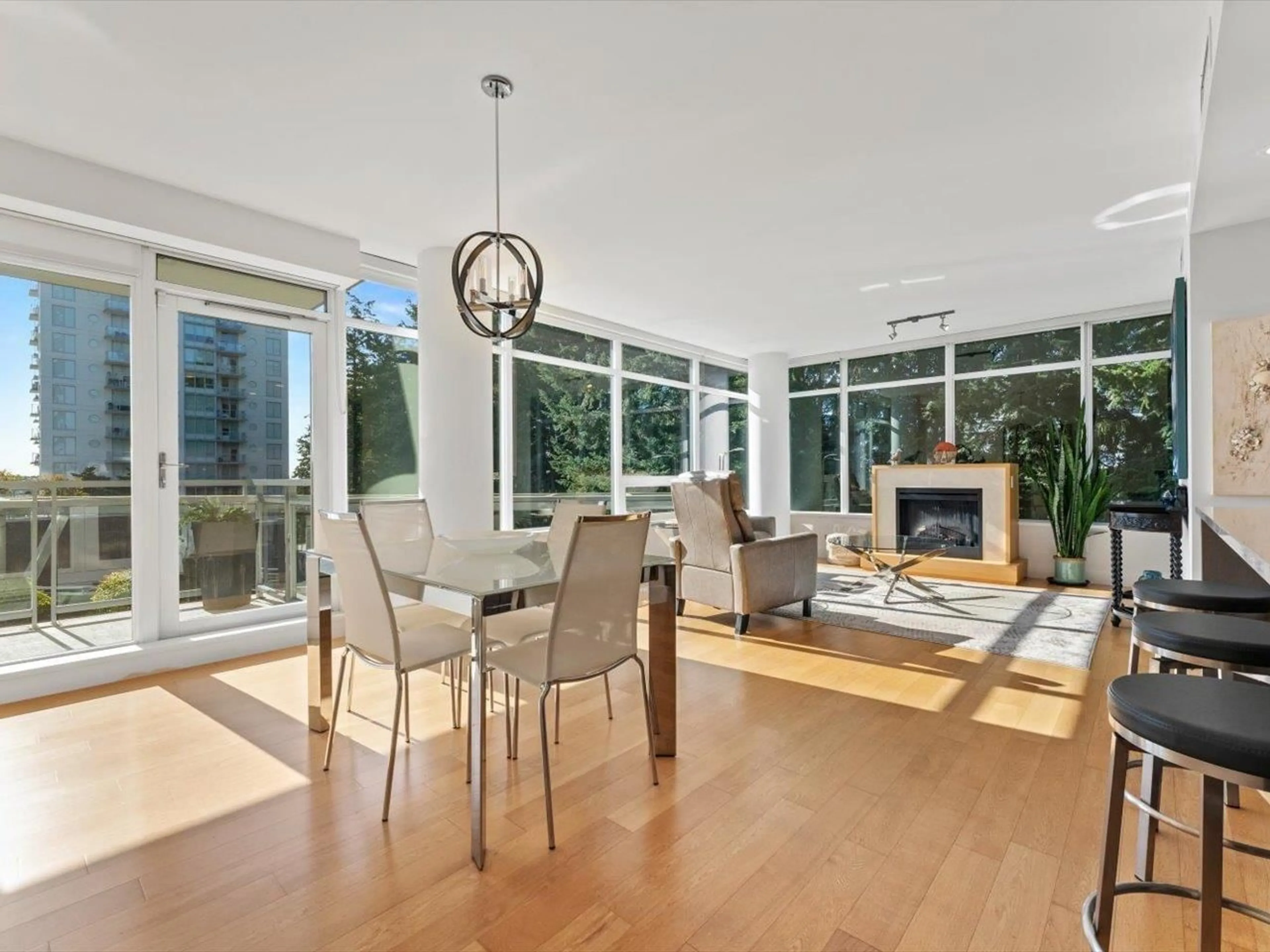 Unknown for 302 - 15152 RUSSELL, White Rock British Columbia V4B0A3