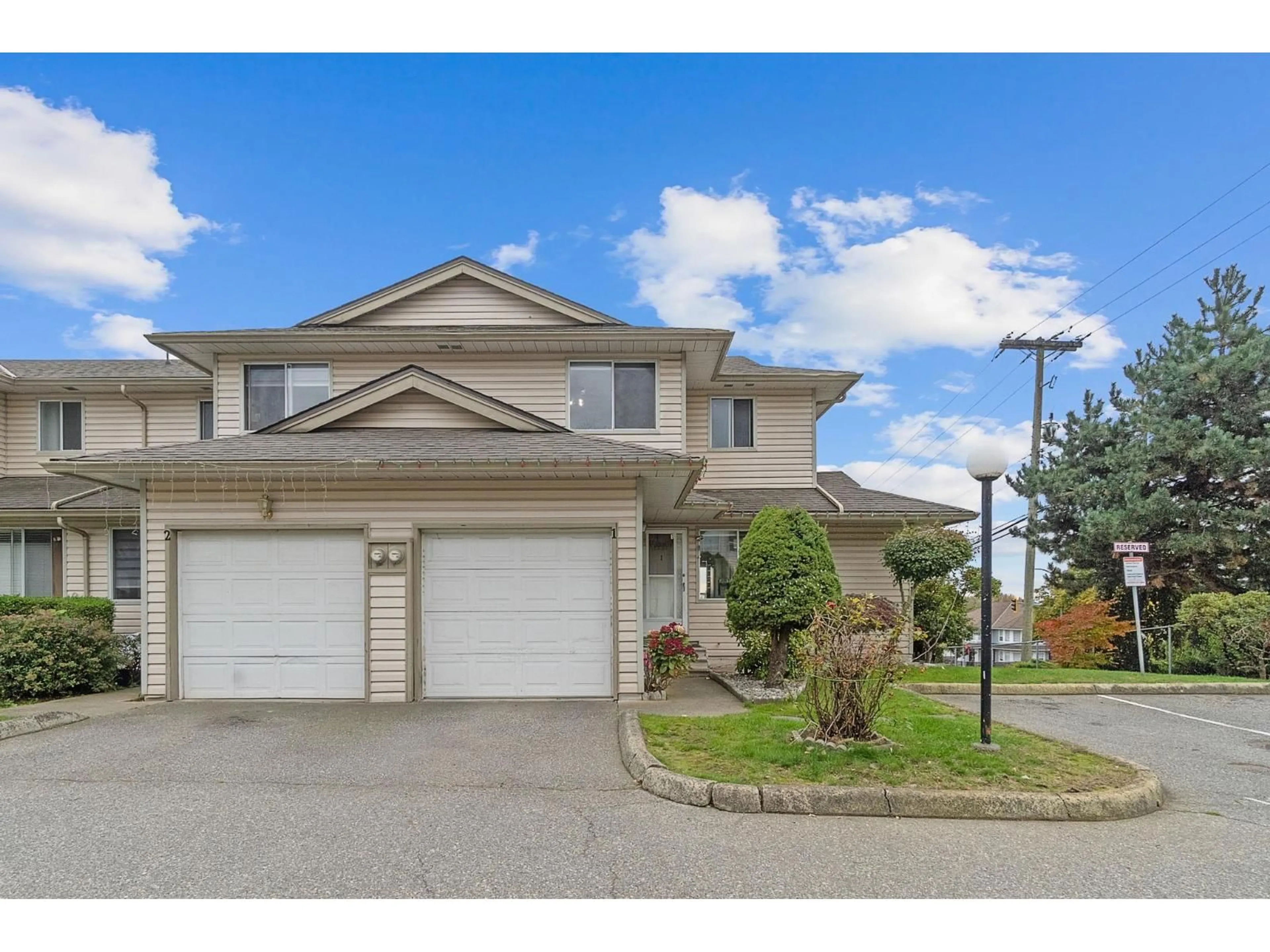 A pic from outside/outdoor area/front of a property/back of a property/a pic from drone, street for 1 - 3070 TOWNLINE, Abbotsford British Columbia V2T5M2