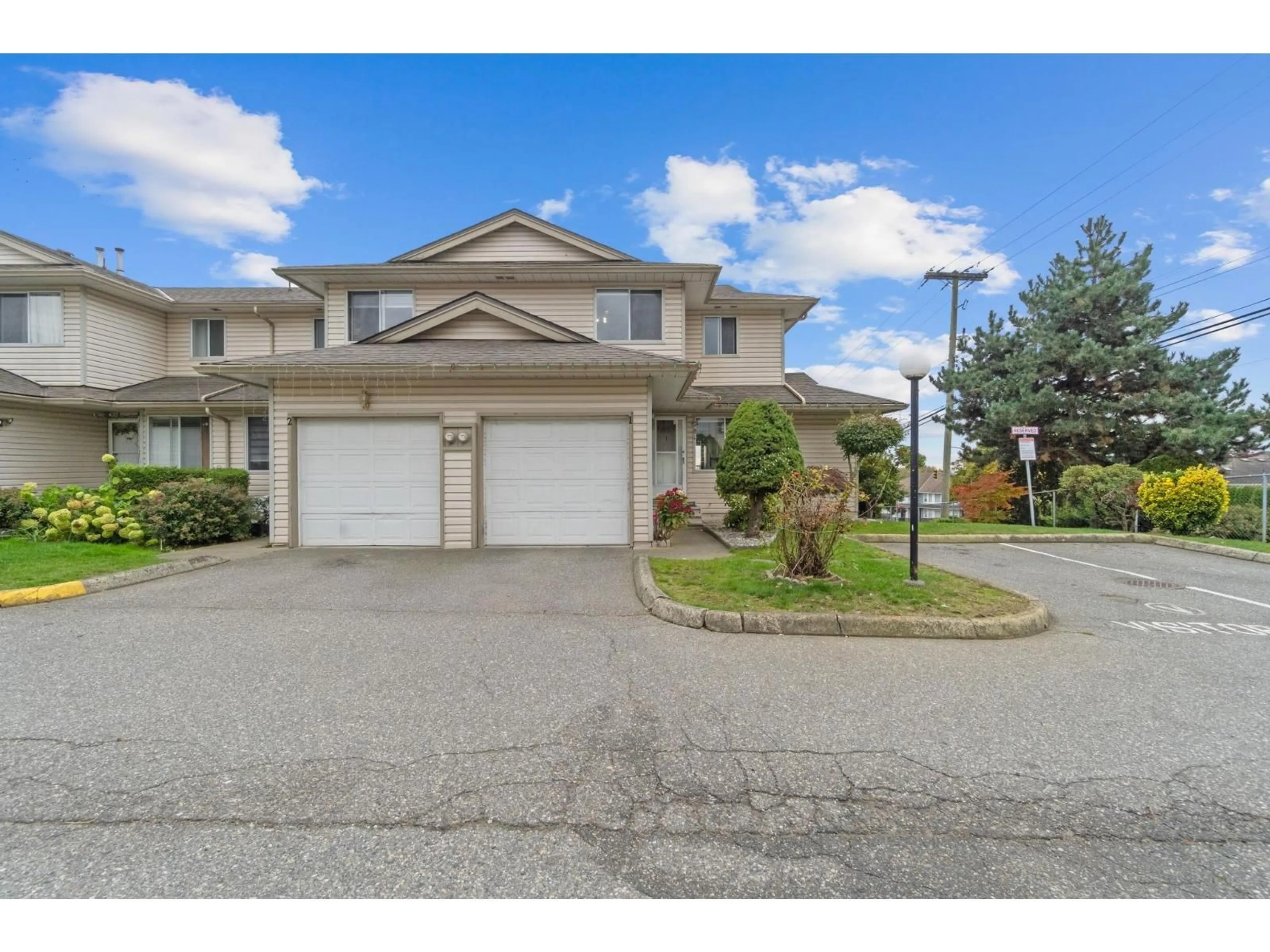 A pic from outside/outdoor area/front of a property/back of a property/a pic from drone, street for 1 - 3070 TOWNLINE, Abbotsford British Columbia V2T5M2