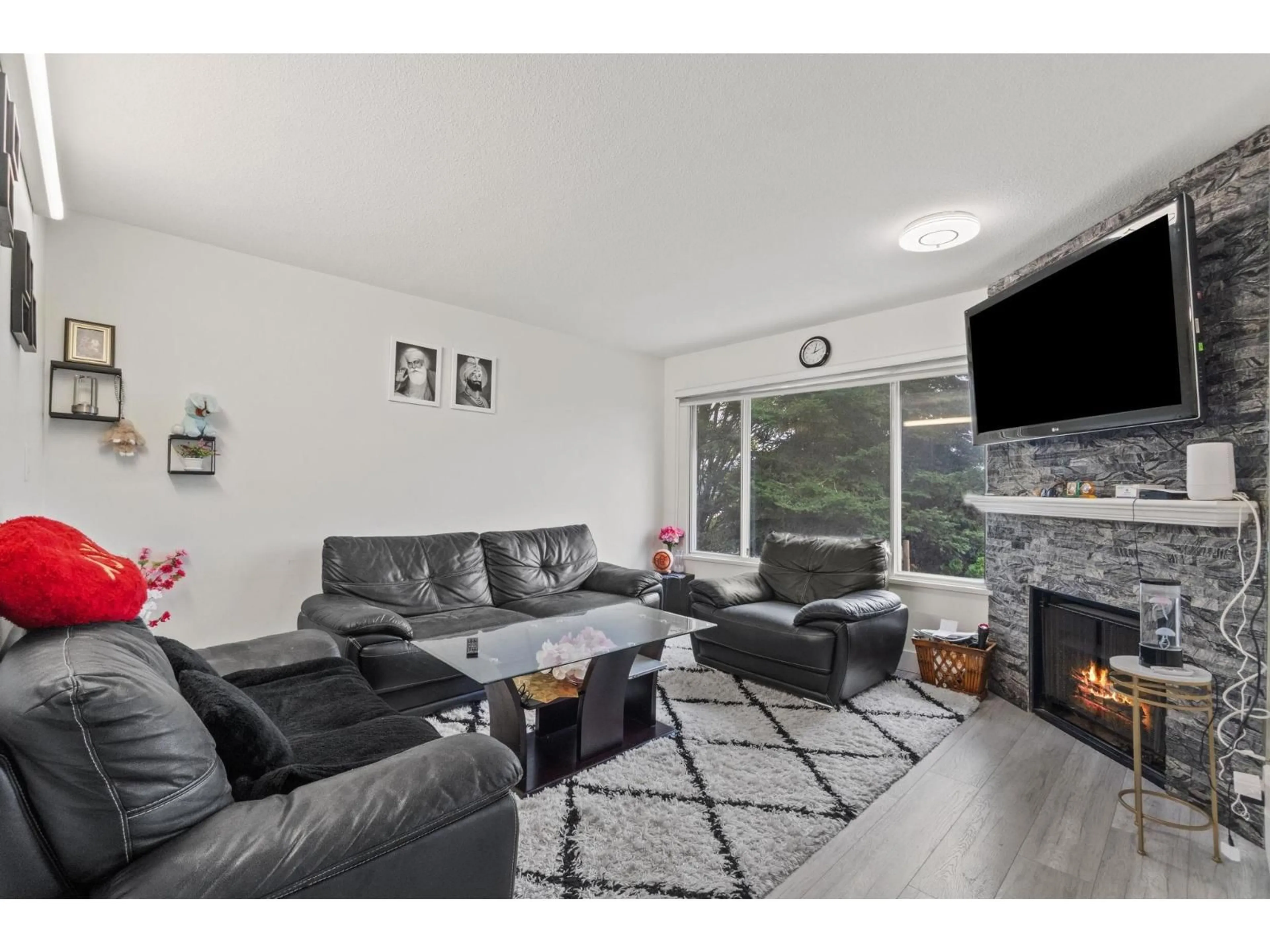 Living room with furniture, unknown for 1 - 3070 TOWNLINE, Abbotsford British Columbia V2T5M2