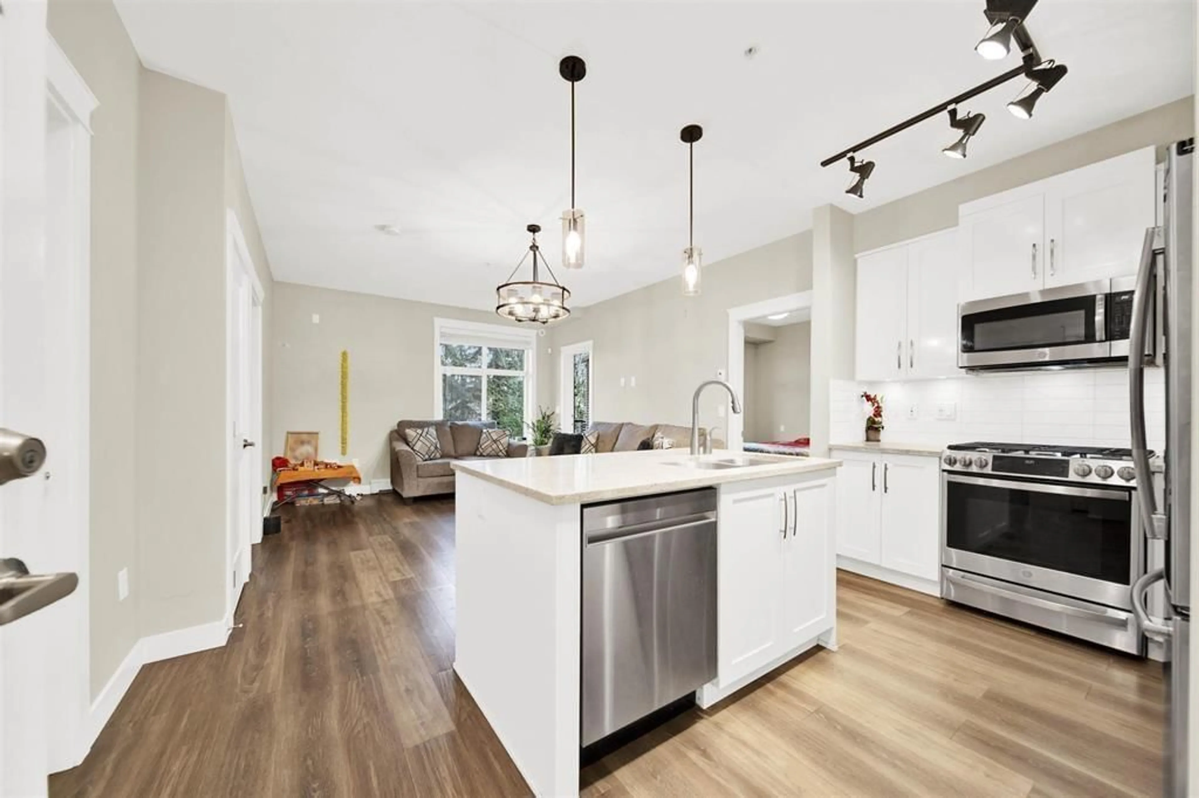 Open concept kitchen, unknown for 406 - 11077 RAVINE, Surrey British Columbia V3T0R7