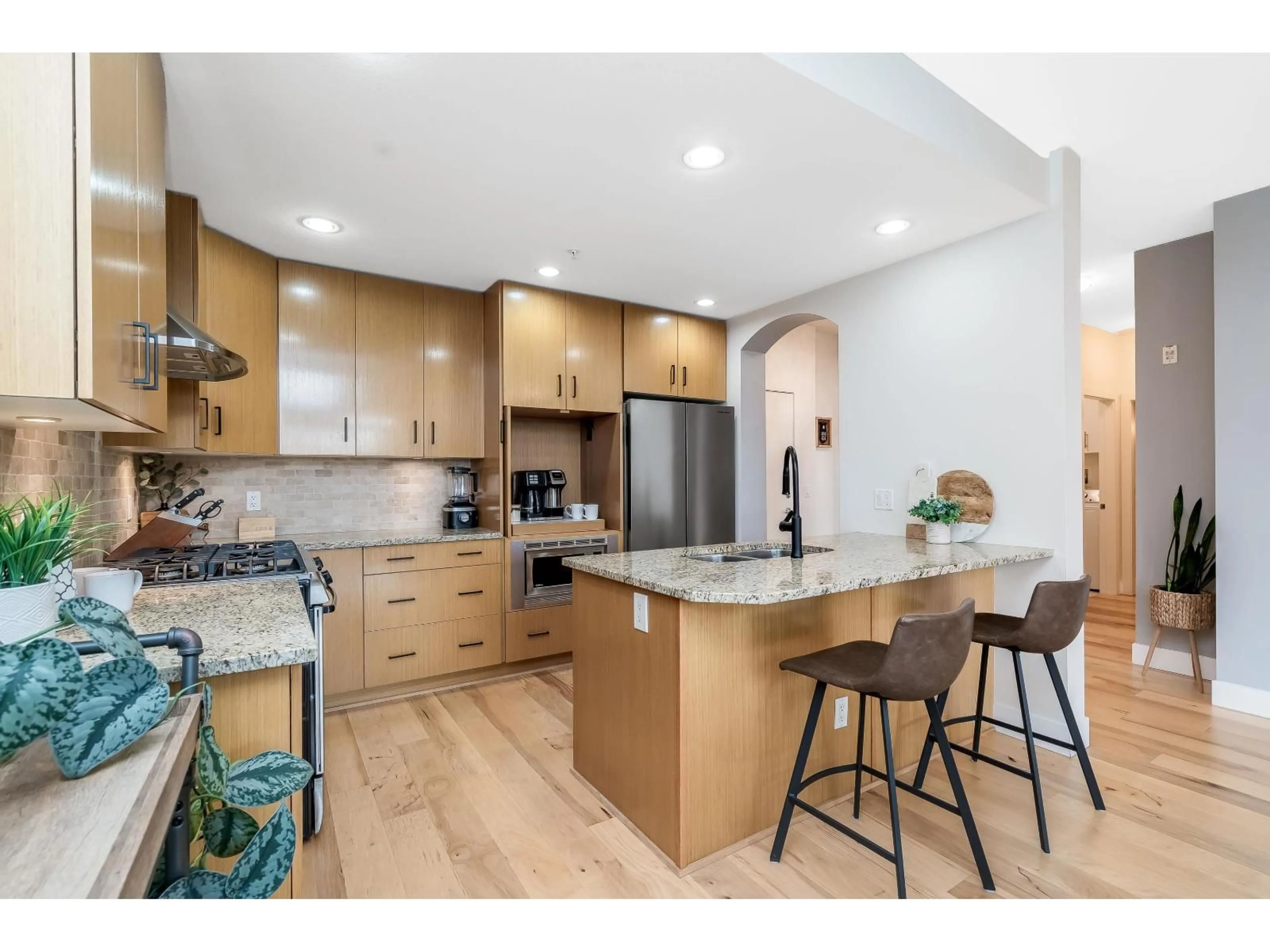 Open concept kitchen, unknown for 306 - 16483 64, Surrey British Columbia V3S6V7