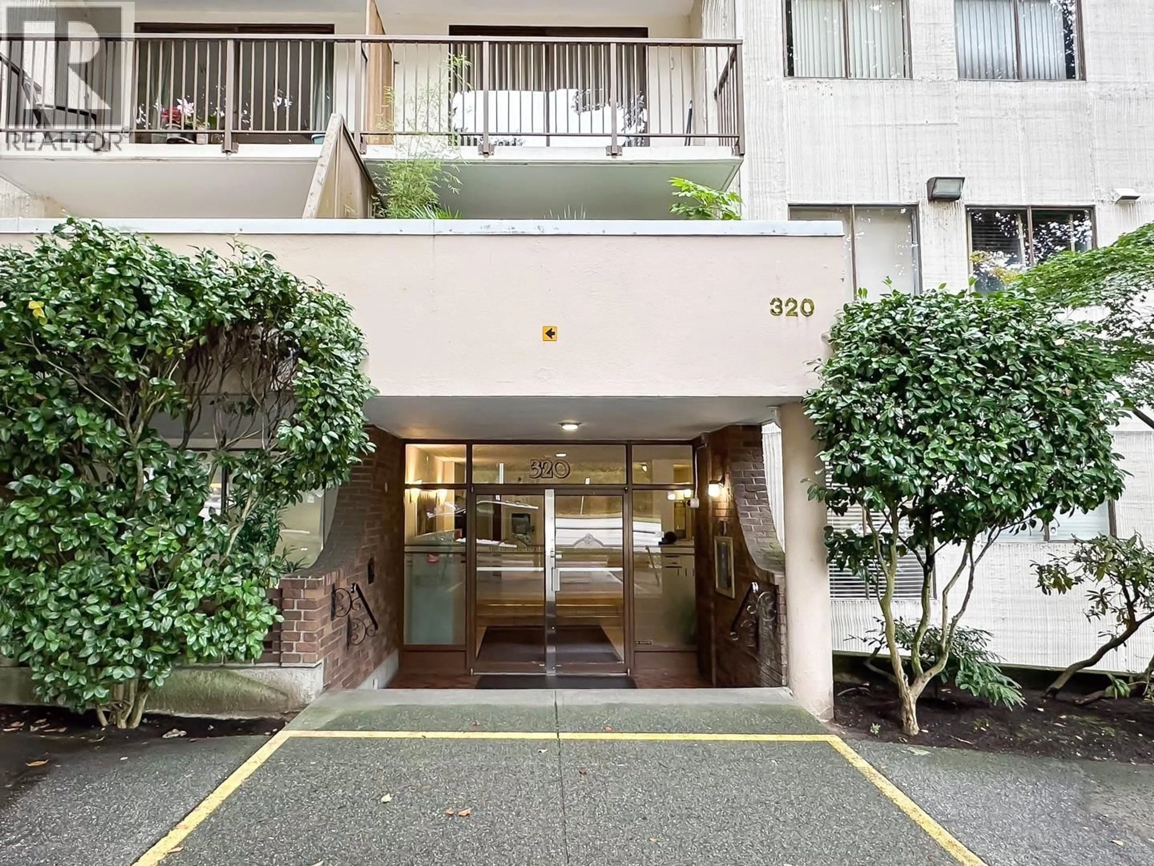Indoor foyer for 502 - 320 ROYAL AVENUE, New Westminster British Columbia V3L5C6