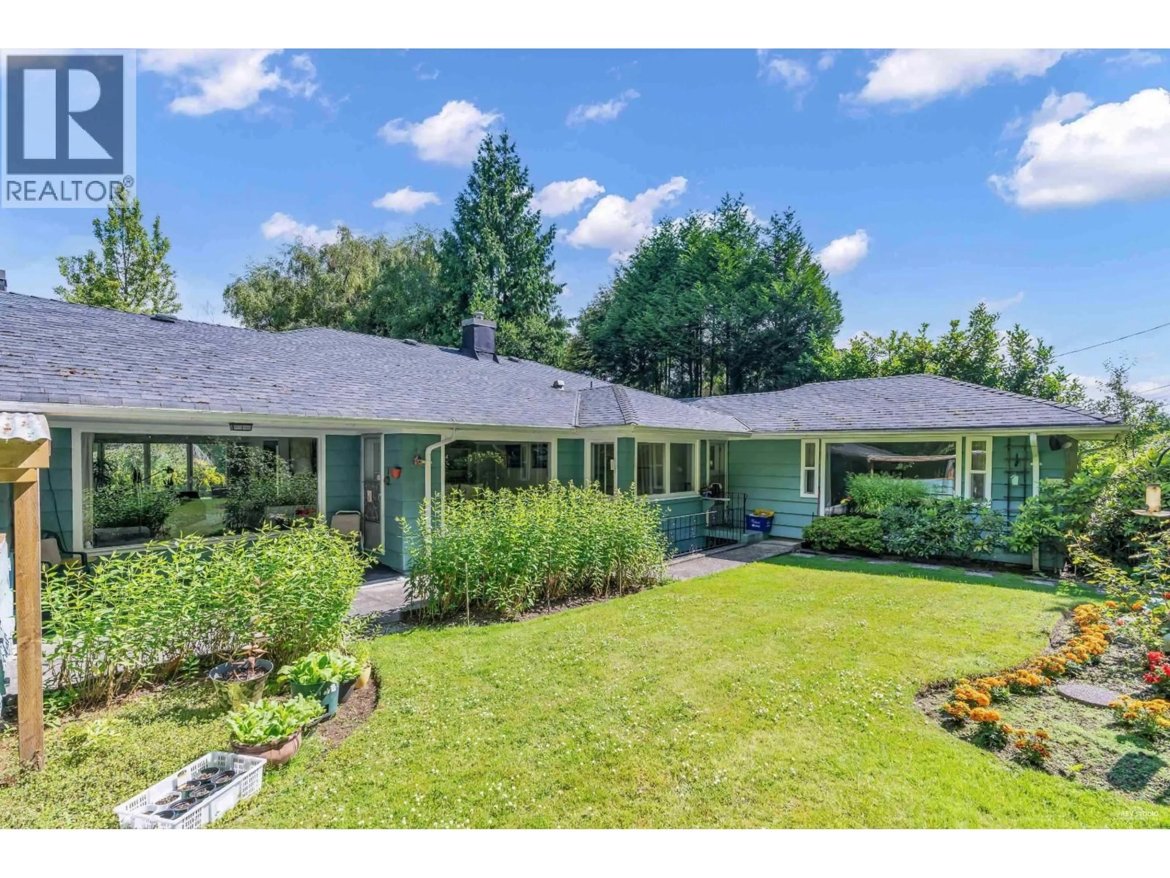 A pic from outside/outdoor area/front of a property/back of a property/a pic from drone, unknown for 1258 W 33RD AVENUE, Vancouver British Columbia V6M1A5