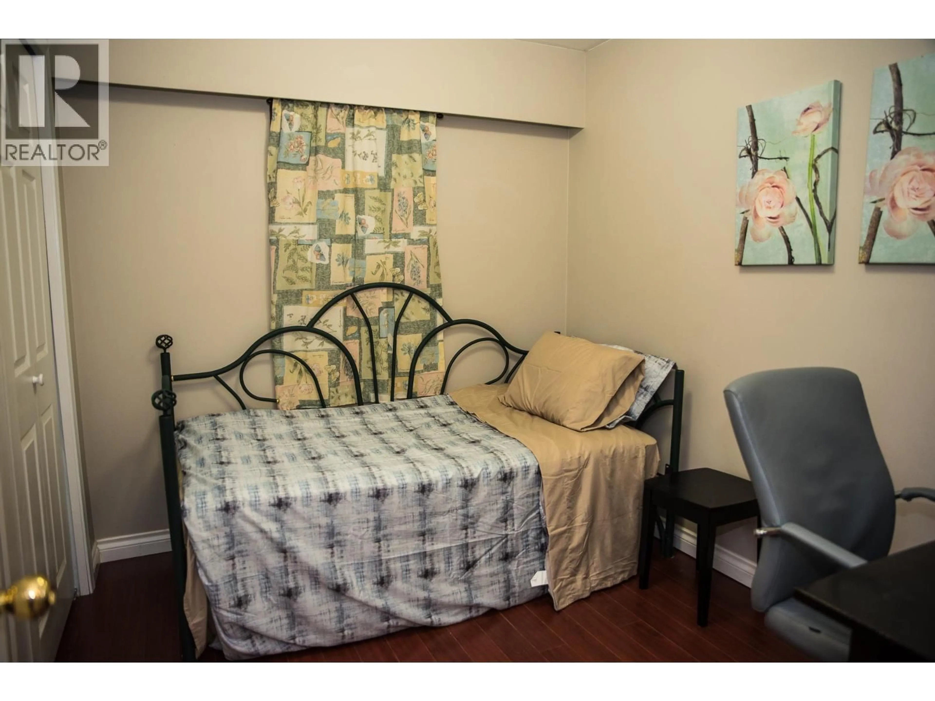 Bedroom with bed, wood/laminate floor for 4116 OXFORD STREET, Burnaby British Columbia V5C1C9