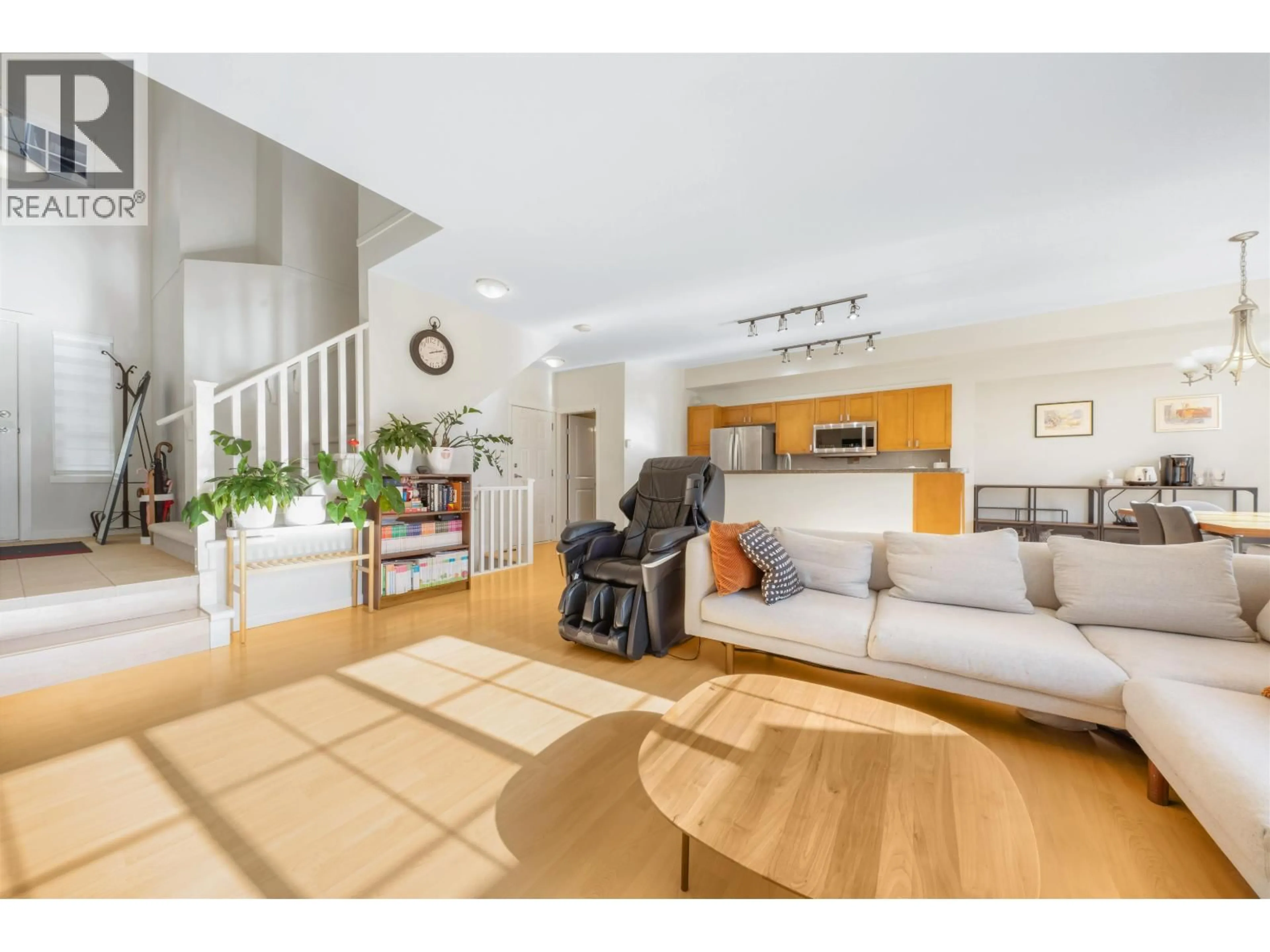 Living room with furniture, unknown for 125 - 2200 PANORAMA DRIVE, Port Moody British Columbia V3H5M2