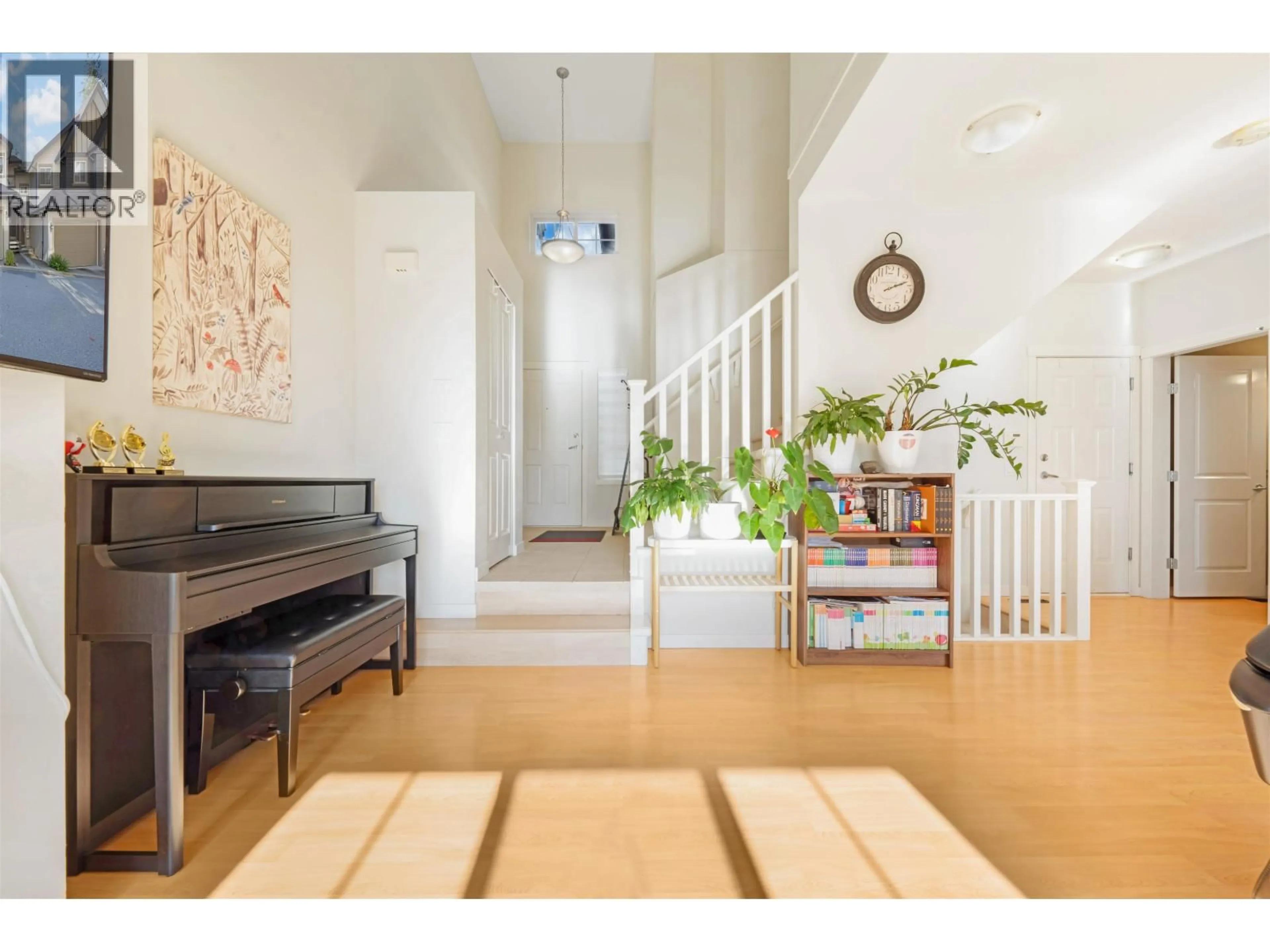Indoor entryway for 125 - 2200 PANORAMA DRIVE, Port Moody British Columbia V3H5M2
