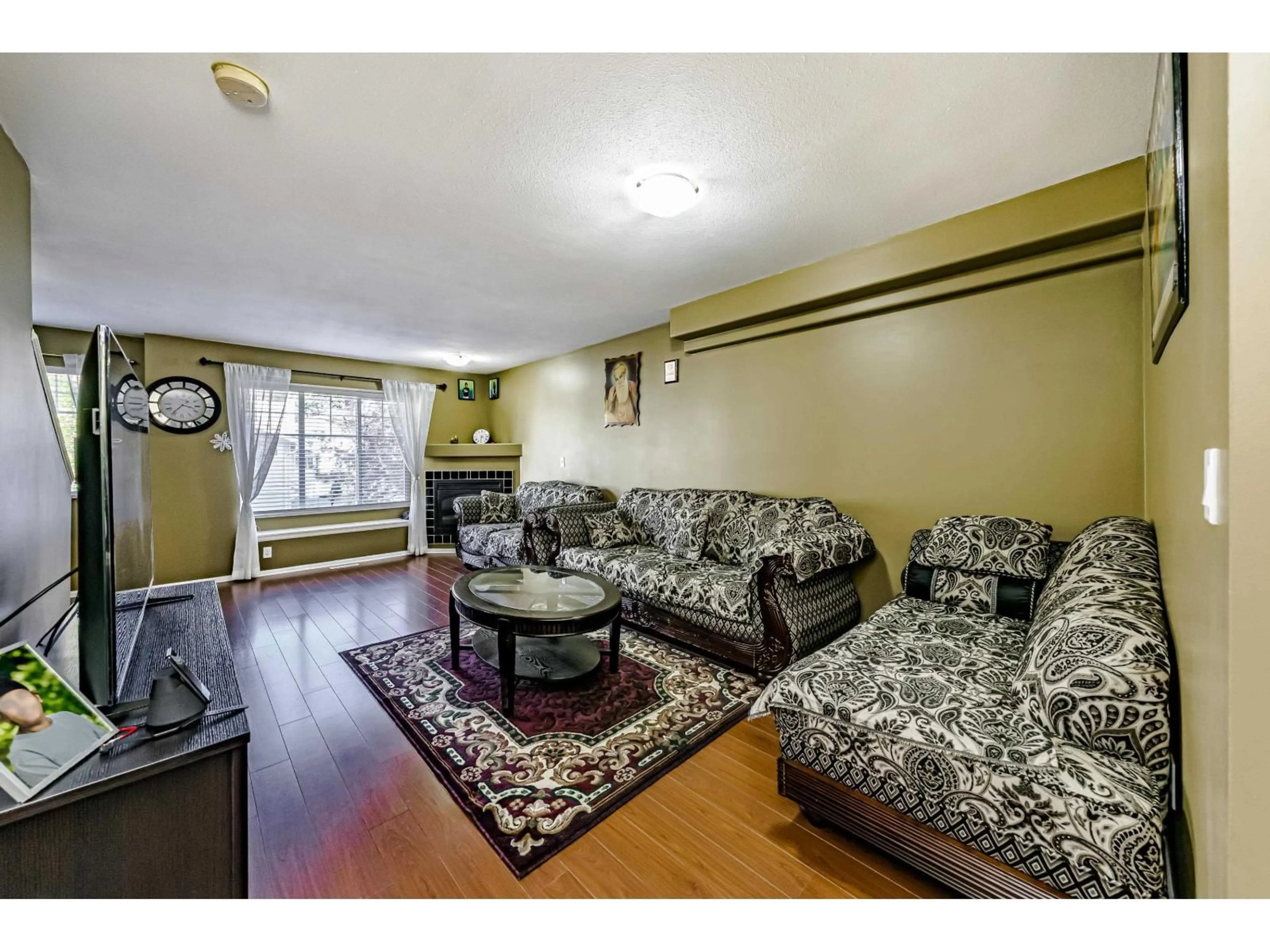 Living room with furniture, unknown for 80 - 12110 75A, Surrey British Columbia V3W1M1