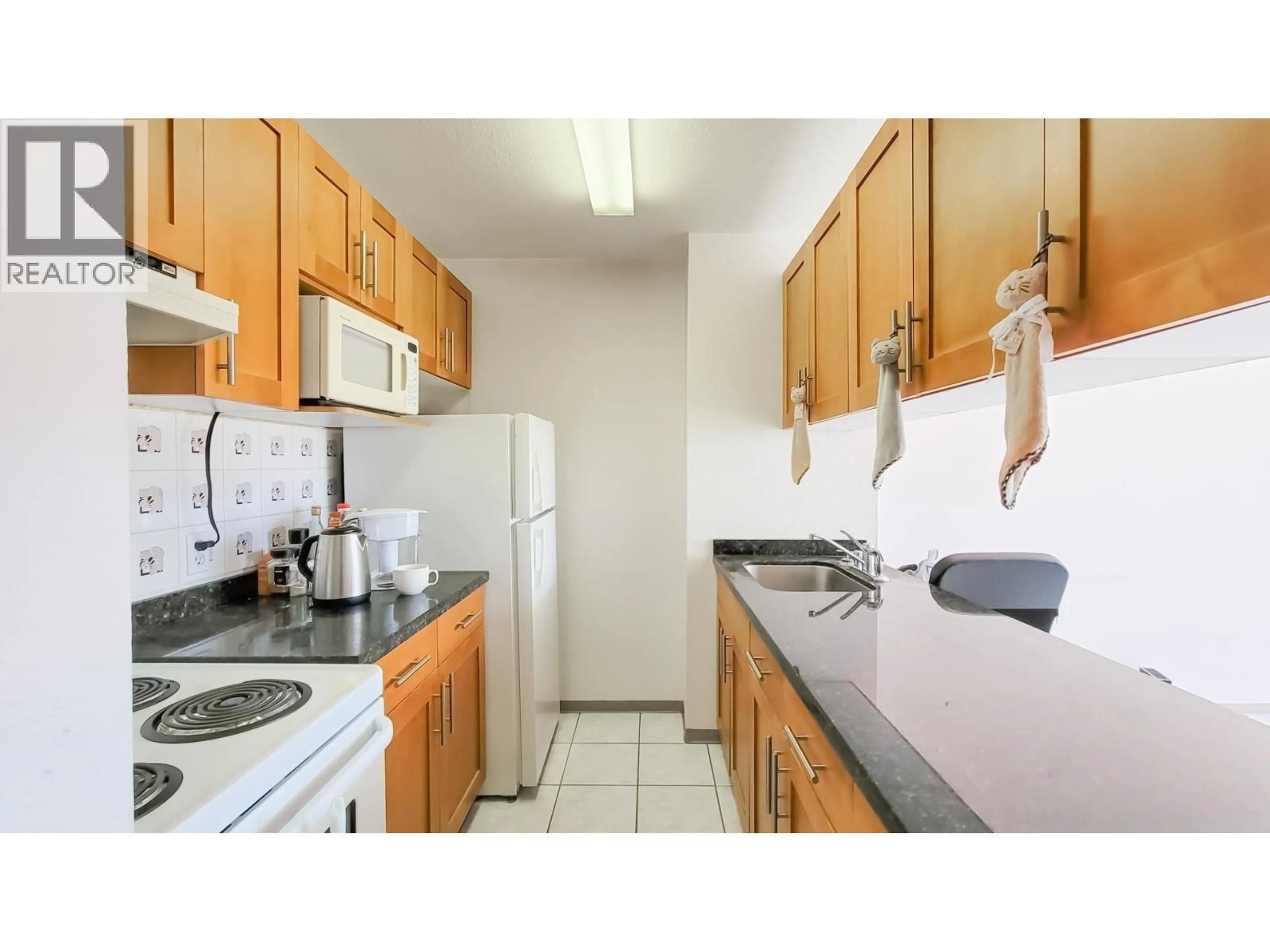 Standard kitchen, unknown for 512 - 950 DRAKE STREET, Vancouver British Columbia V6Z2B9