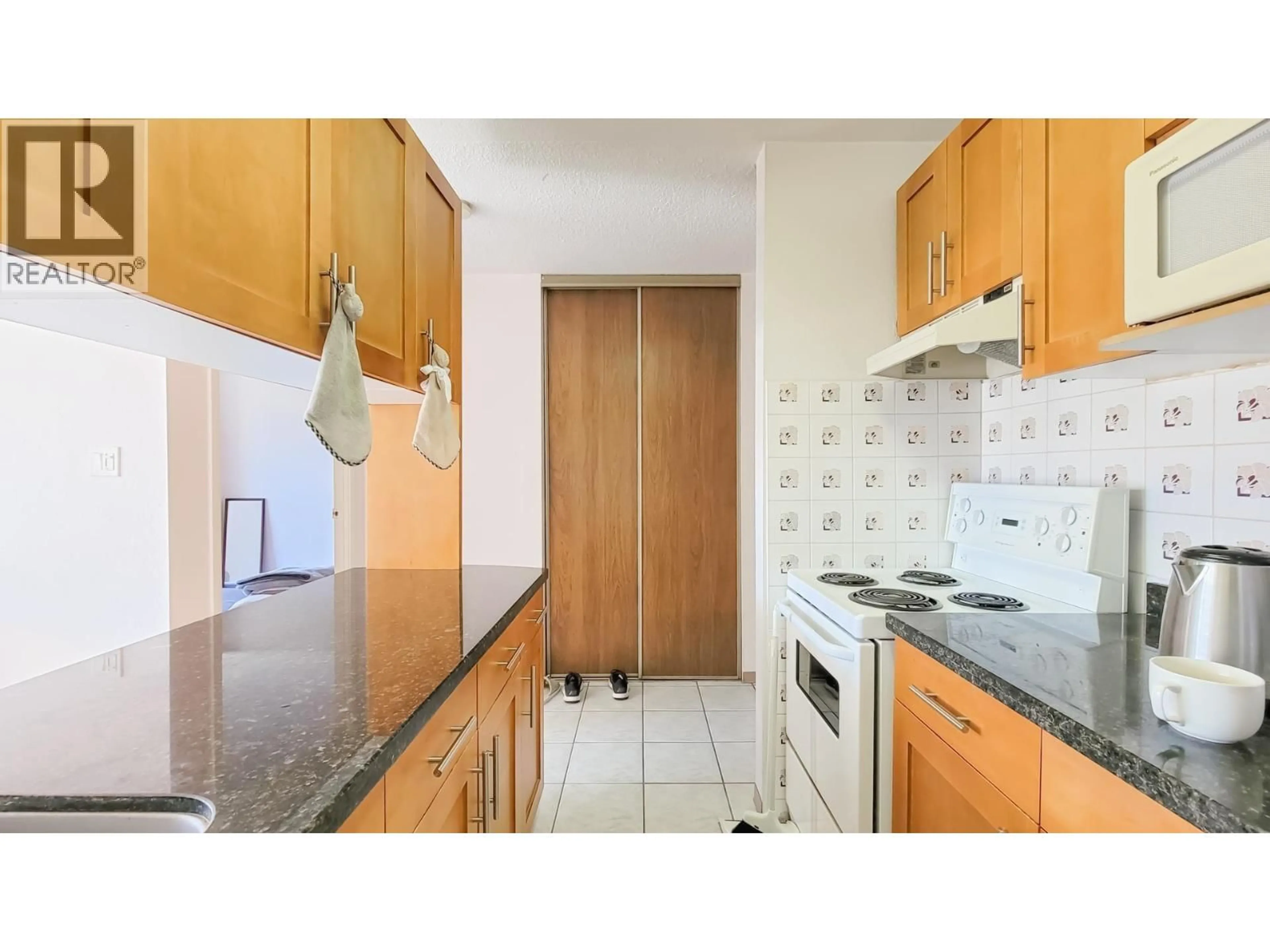 Standard kitchen, unknown for 512 - 950 DRAKE STREET, Vancouver British Columbia V6Z2B9