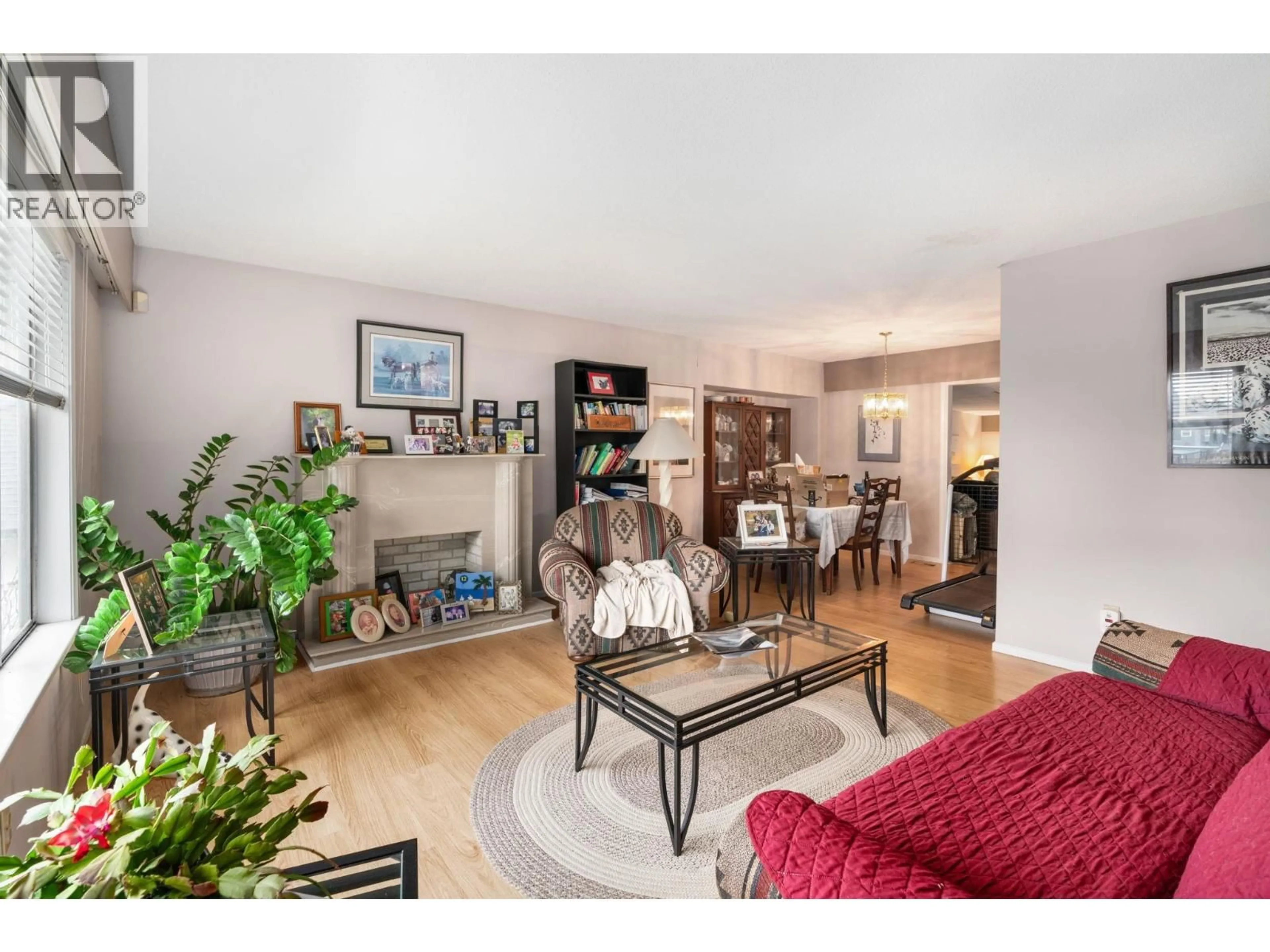 Living room with furniture, wood/laminate floor for 9580 SEACOTE ROAD, Richmond British Columbia V7A4A1
