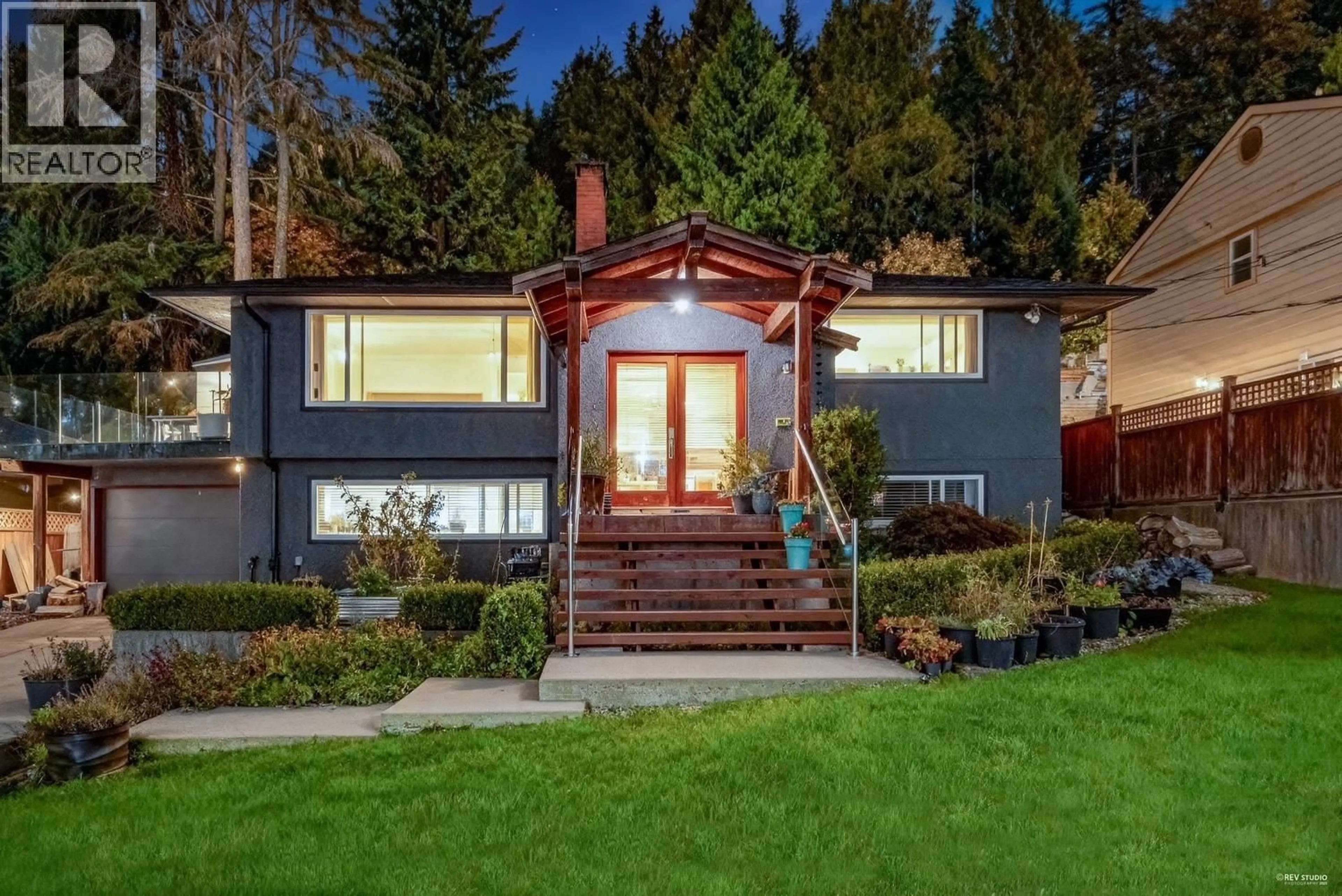 Home with vinyl exterior material, street for 562 ALPINE COURT, North Vancouver British Columbia V7R2L6