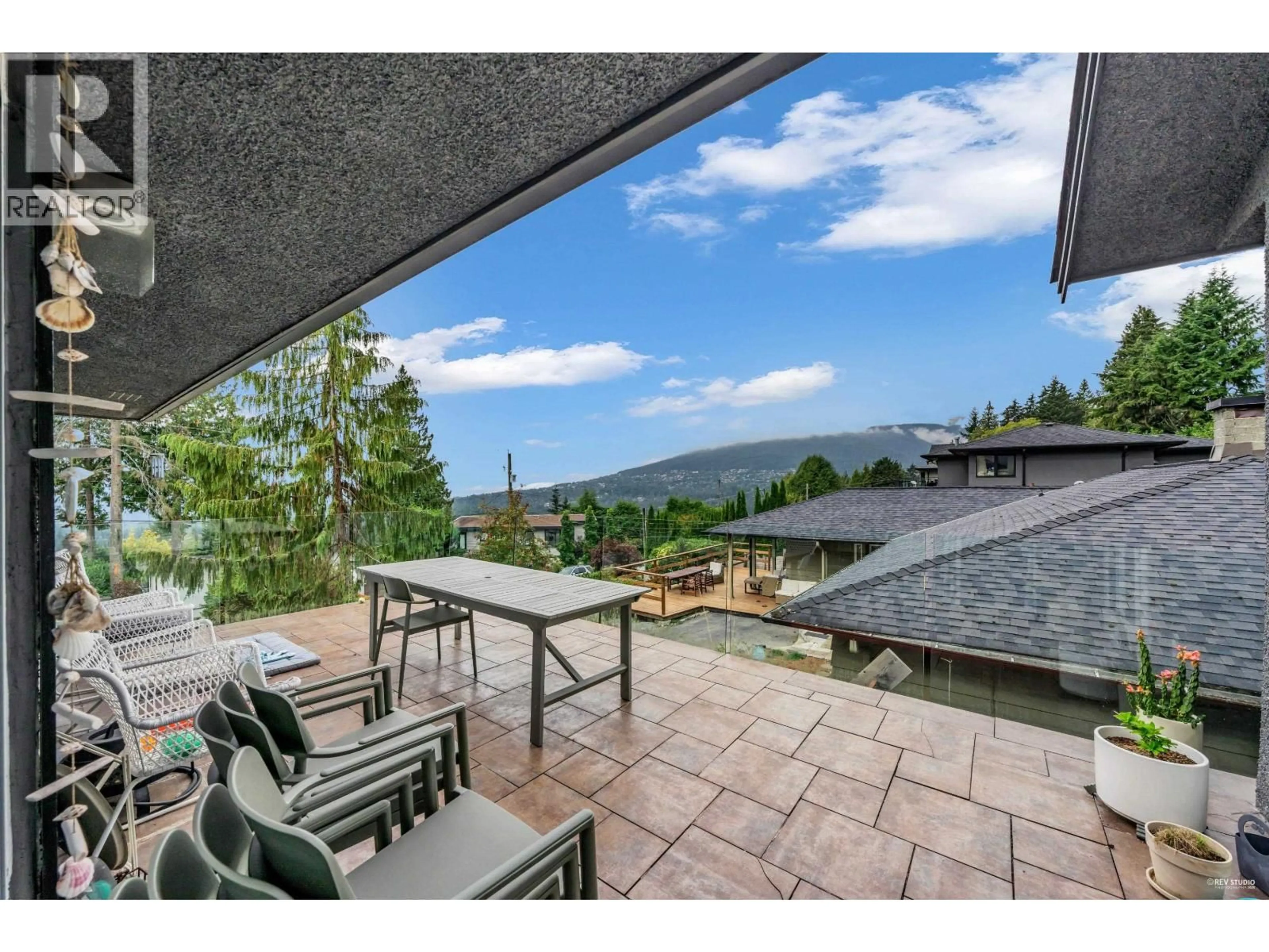 Patio, mountain view for 562 ALPINE COURT, North Vancouver British Columbia V7R2L6