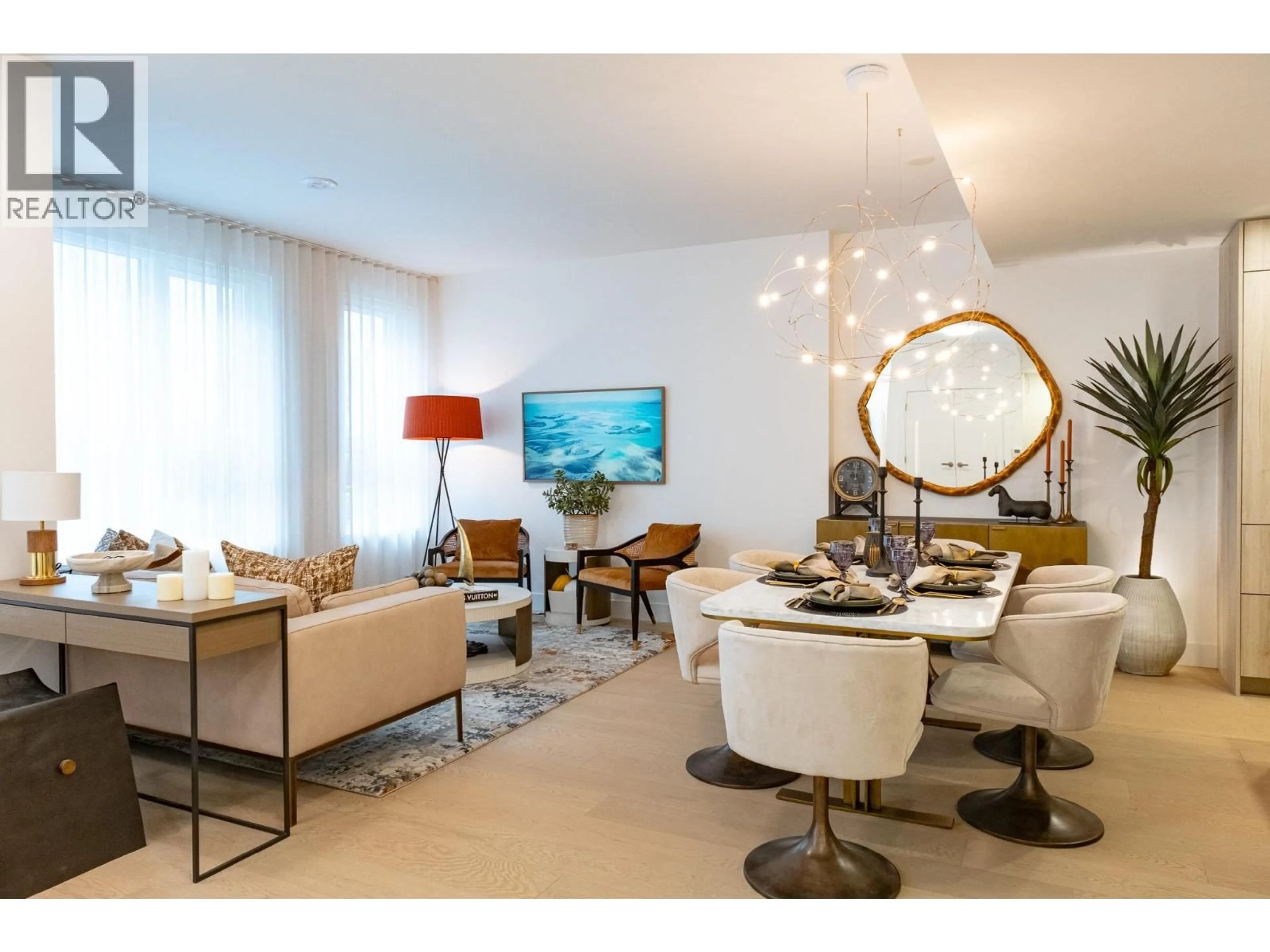 Living room with furniture, wood/laminate floor for TH2 - 423 6TH STREET, West Vancouver British Columbia V7T0A1