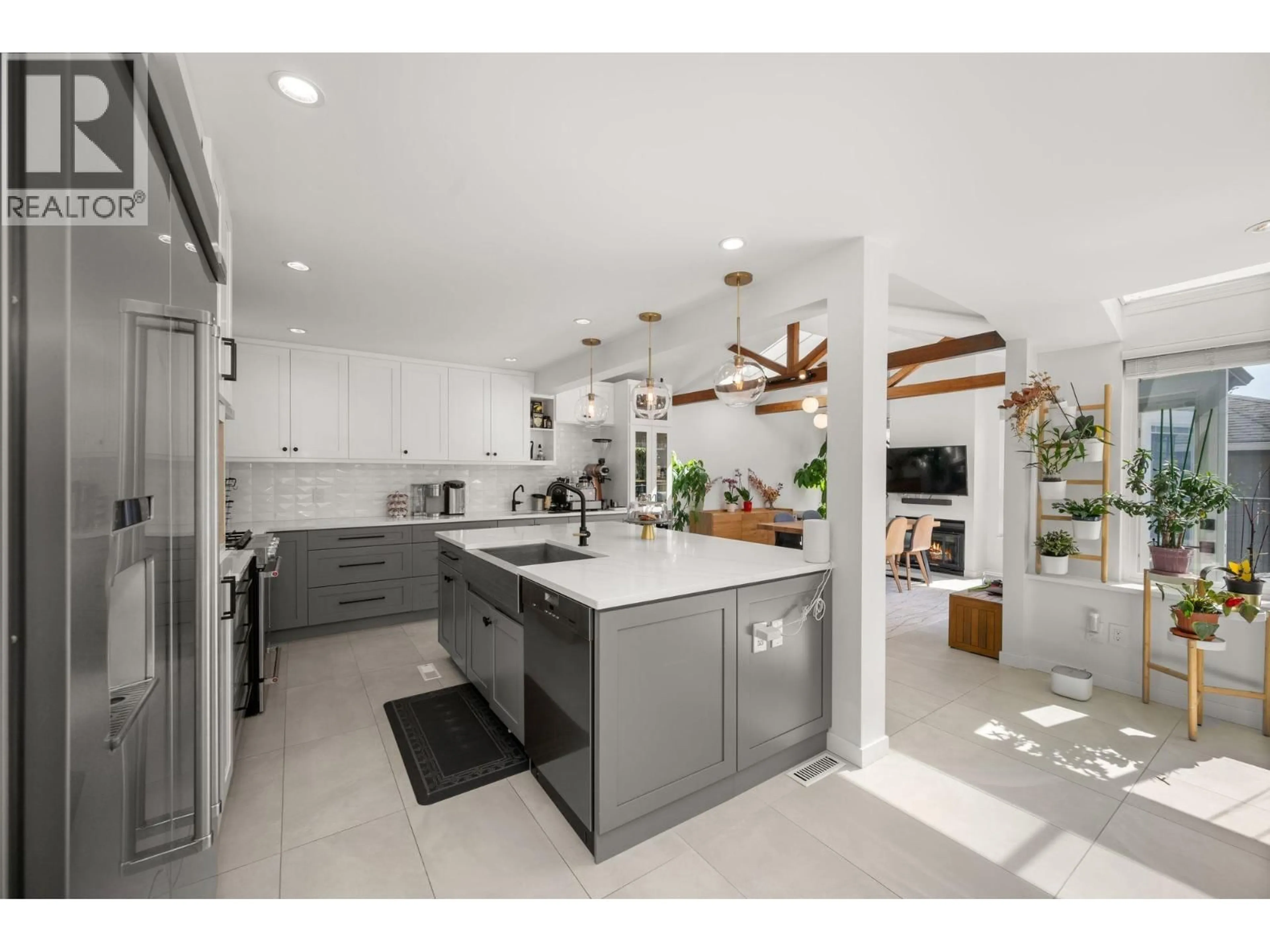 Open concept kitchen, ceramic/tile floor for 2566 MCBAIN AVENUE, Vancouver British Columbia V6L2C6