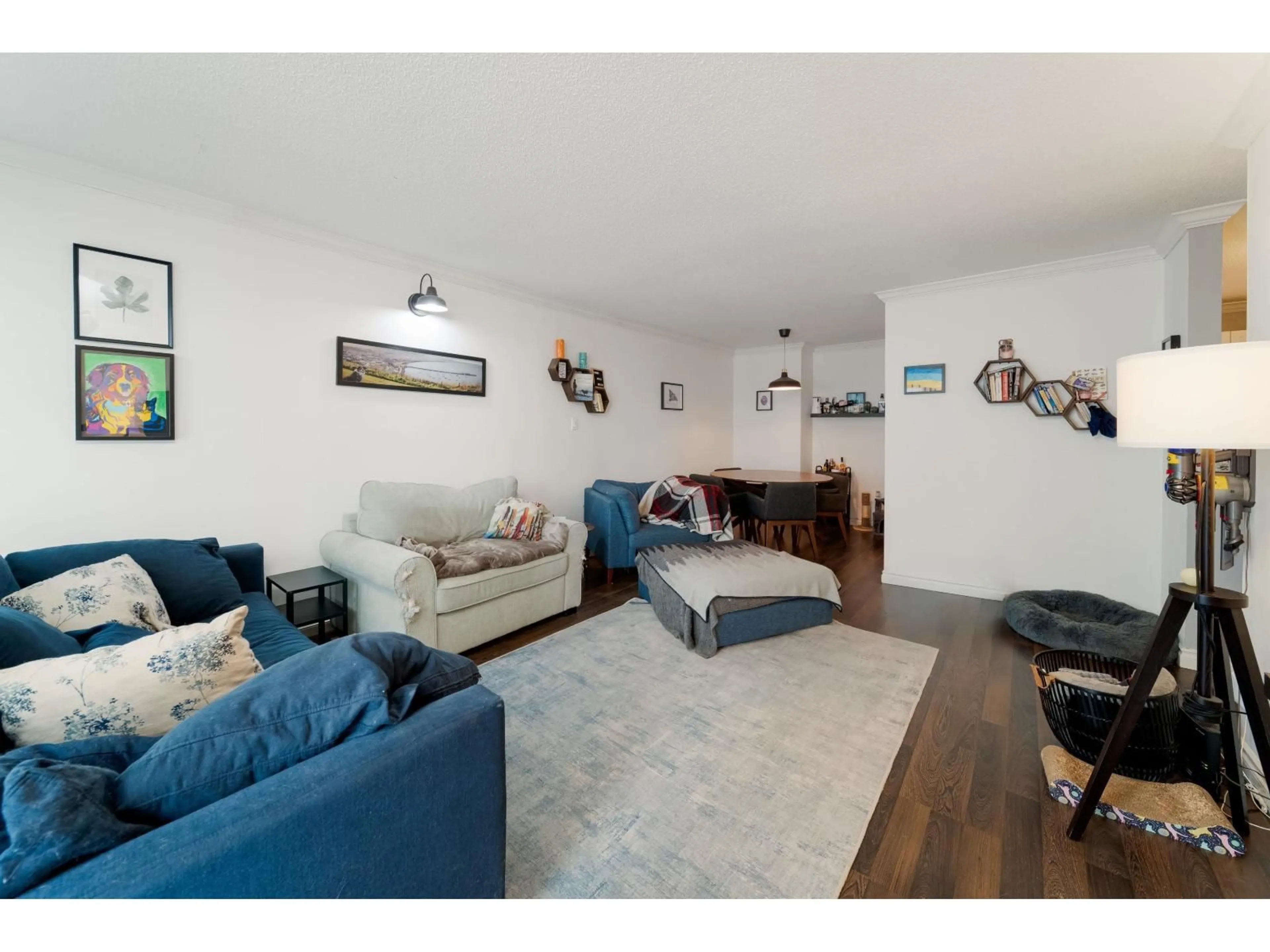 Living room with furniture, unknown for 206 - 1850 SOUTHMERE EAST, Surrey British Columbia V4A6Y6