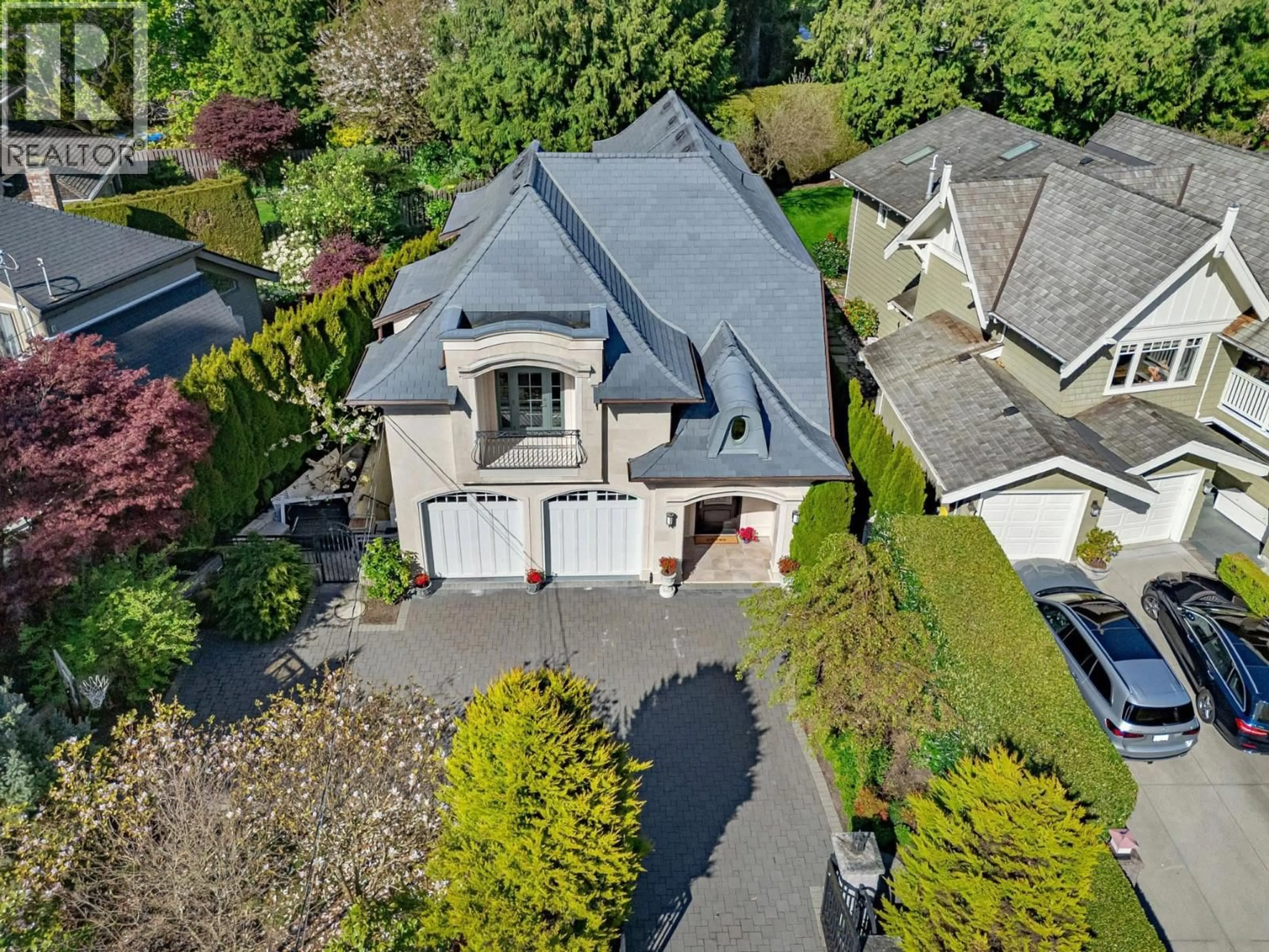 A pic from outside/outdoor area/front of a property/back of a property/a pic from drone, street for 4348 ERWIN DRIVE, West Vancouver British Columbia V7V1H6