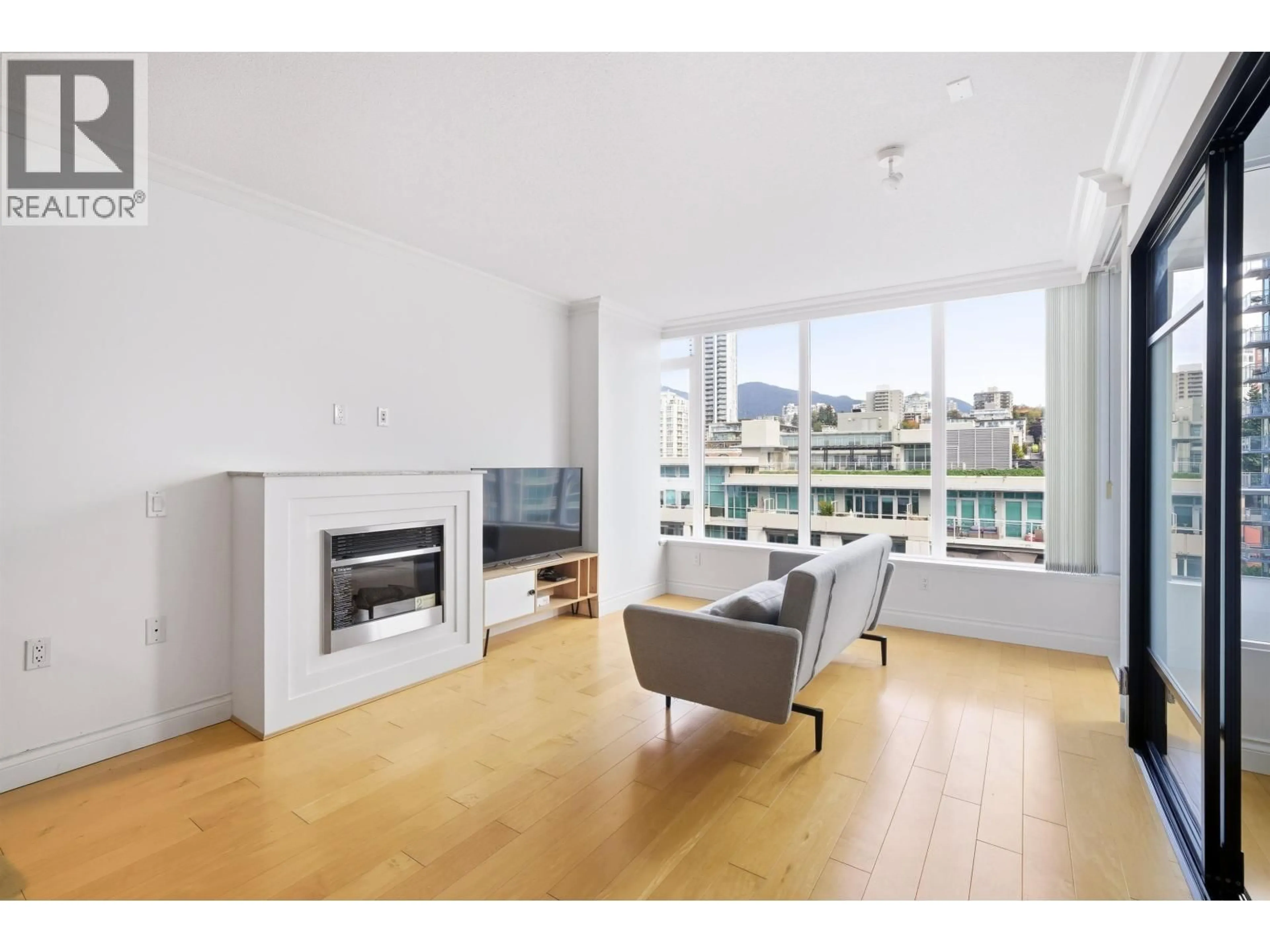 Living room with furniture, wood/laminate floor for 708 - 133 ESPLANADE, North Vancouver British Columbia V7L1A1