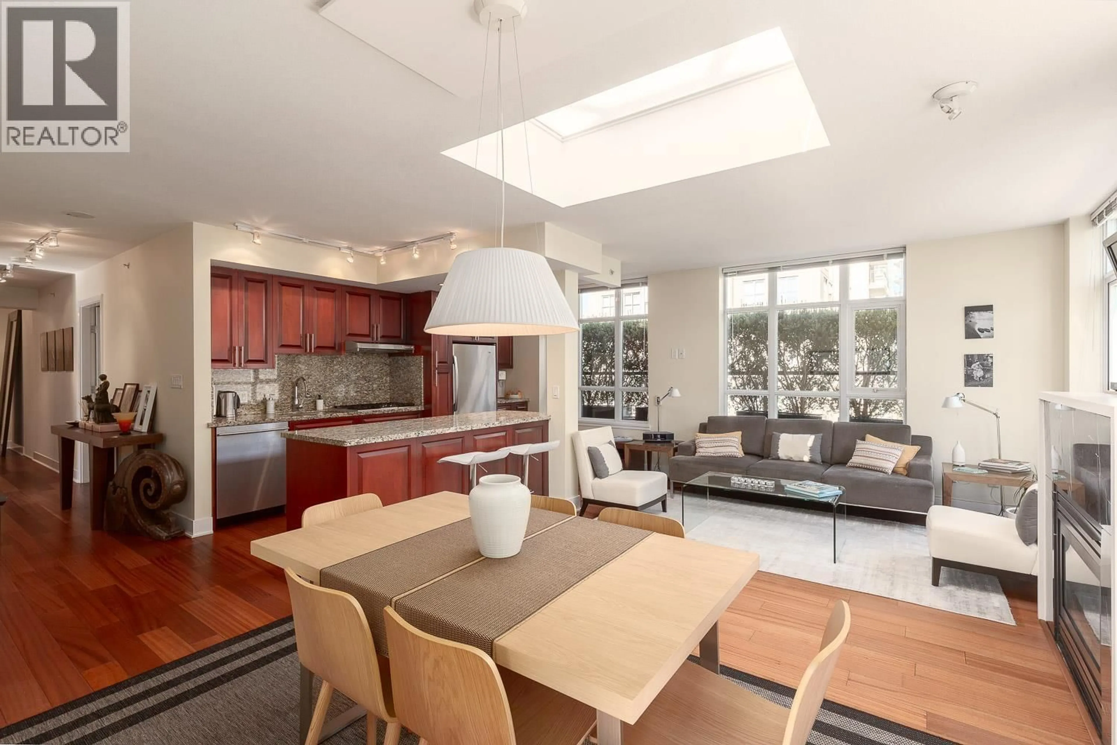 Open concept kitchen, unknown for PH803 - 988 RICHARDS STREET, Vancouver British Columbia V6B8R2