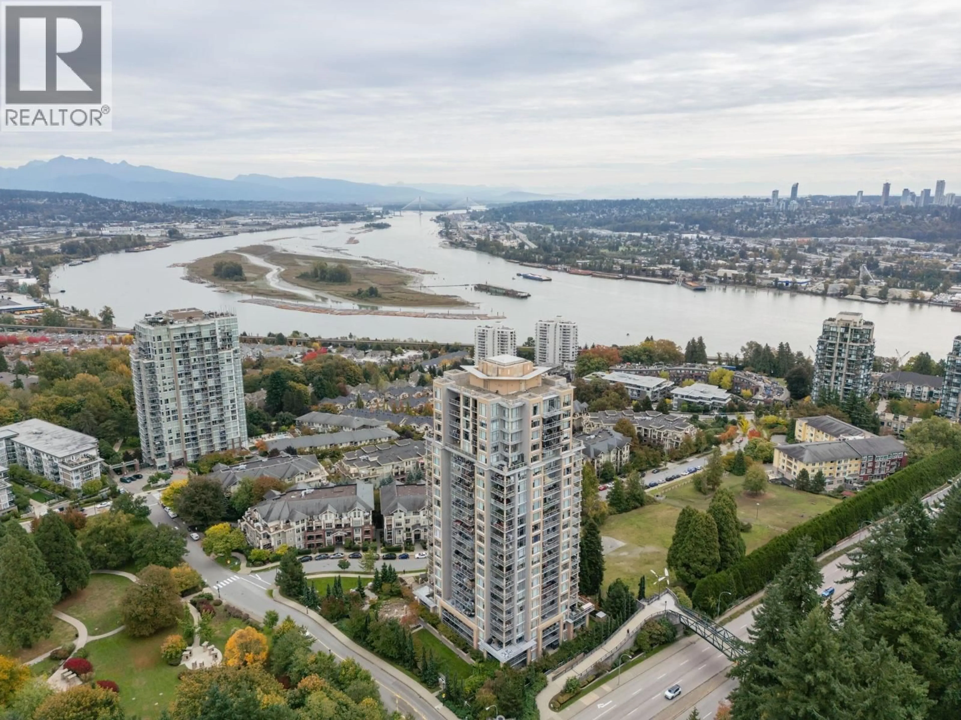 A pic from outside/outdoor area/front of a property/back of a property/a pic from drone, water/lake/river/ocean view for 1106 - 280 ROSS DRIVE, New Westminster British Columbia V3L0C2