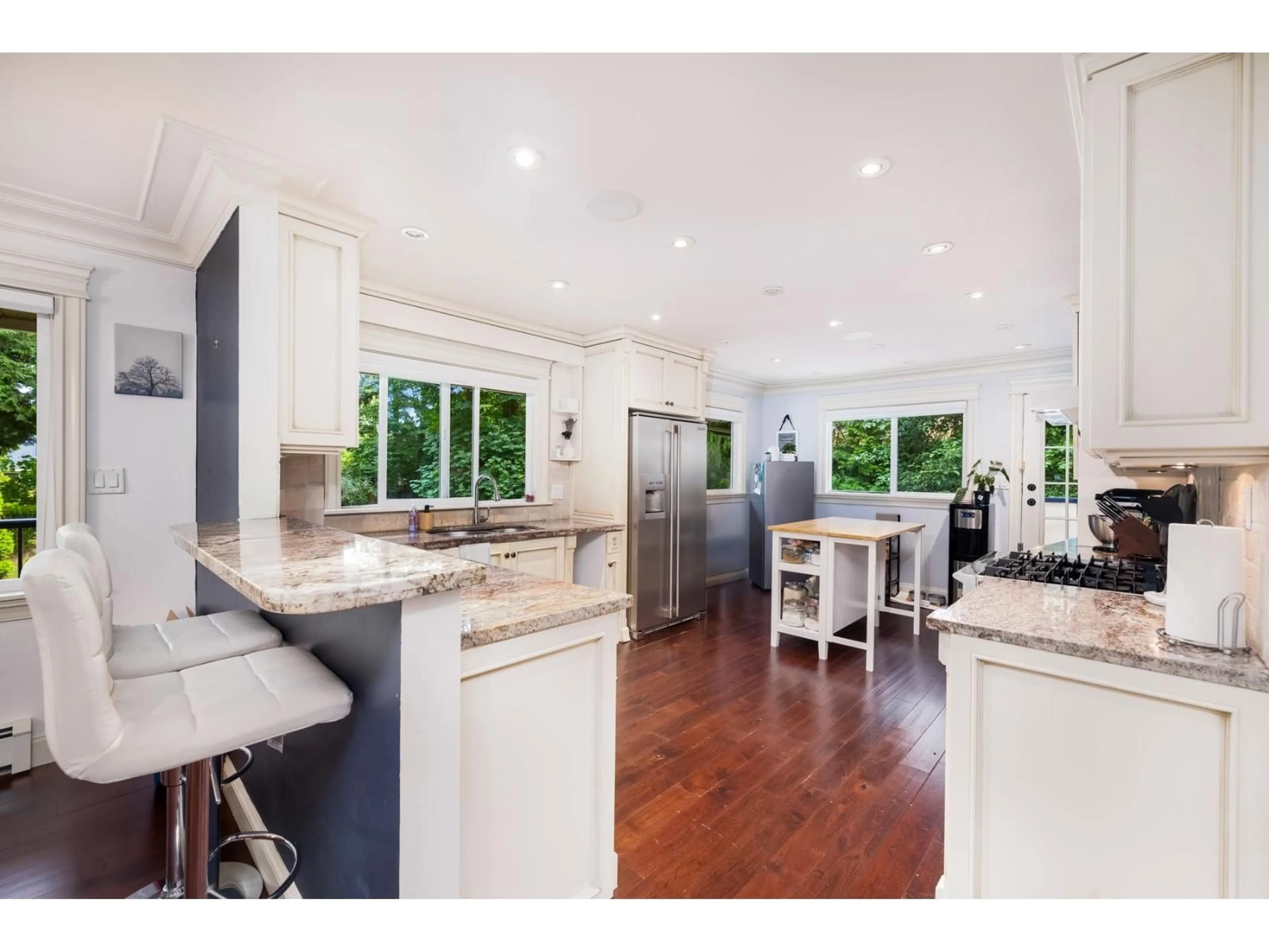 Open concept kitchen, unknown for 13788 32, Surrey British Columbia V4P2B8