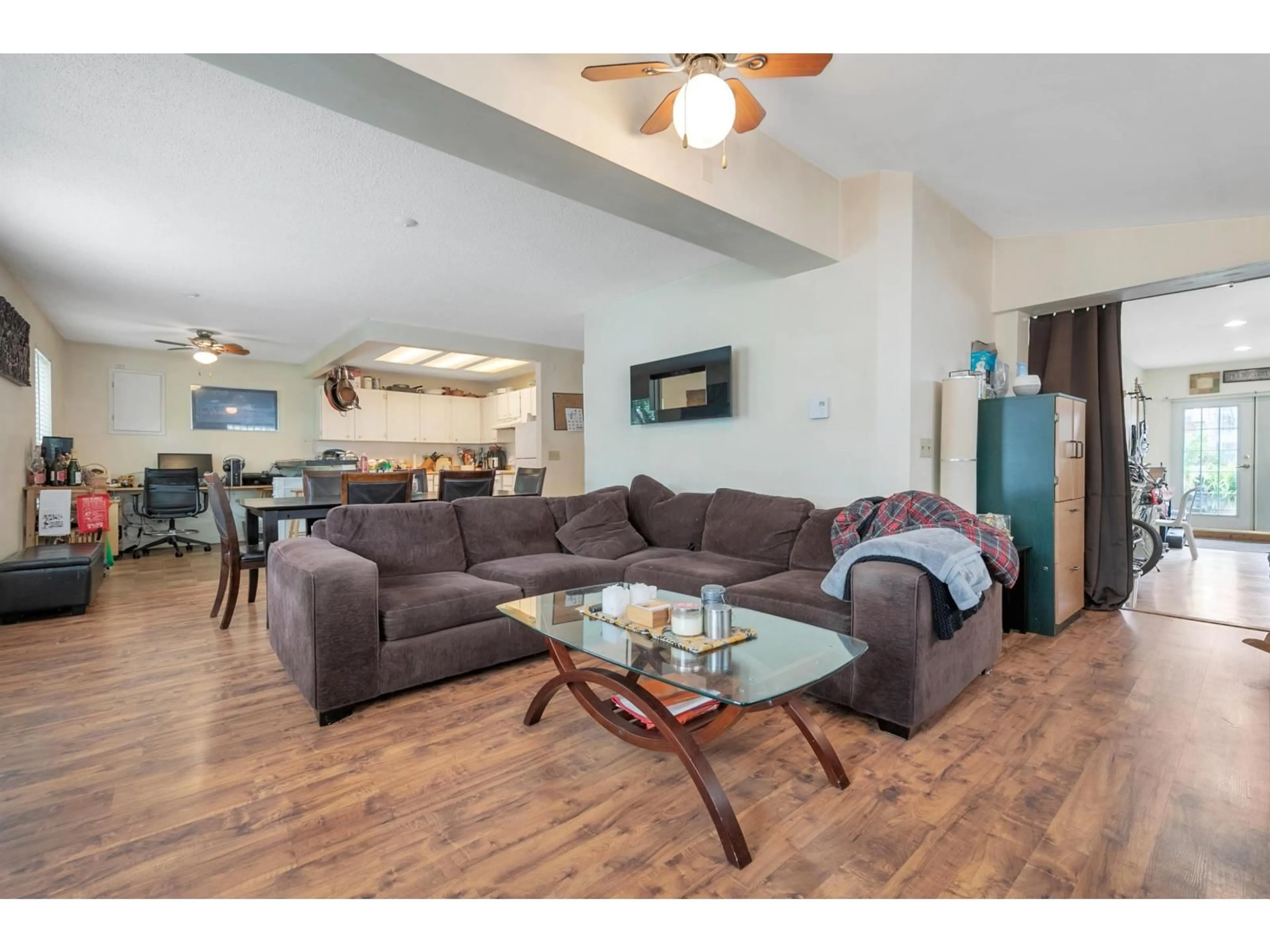 Living room with furniture, wood/laminate floor for 11253 GLENBROOK, Delta British Columbia V4C7N5