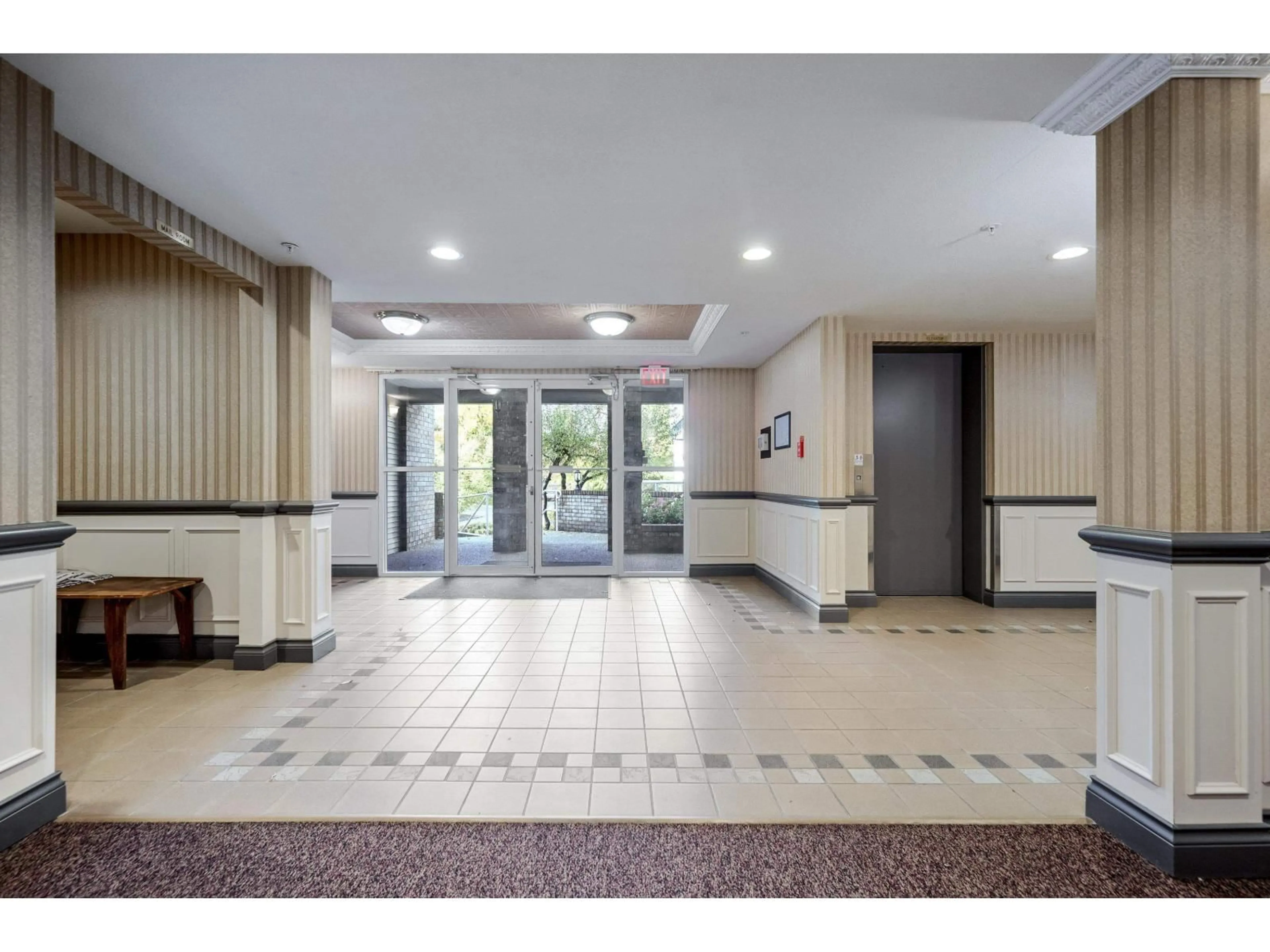 Indoor foyer for 109 - 27358 32, Langley British Columbia V4W3M5