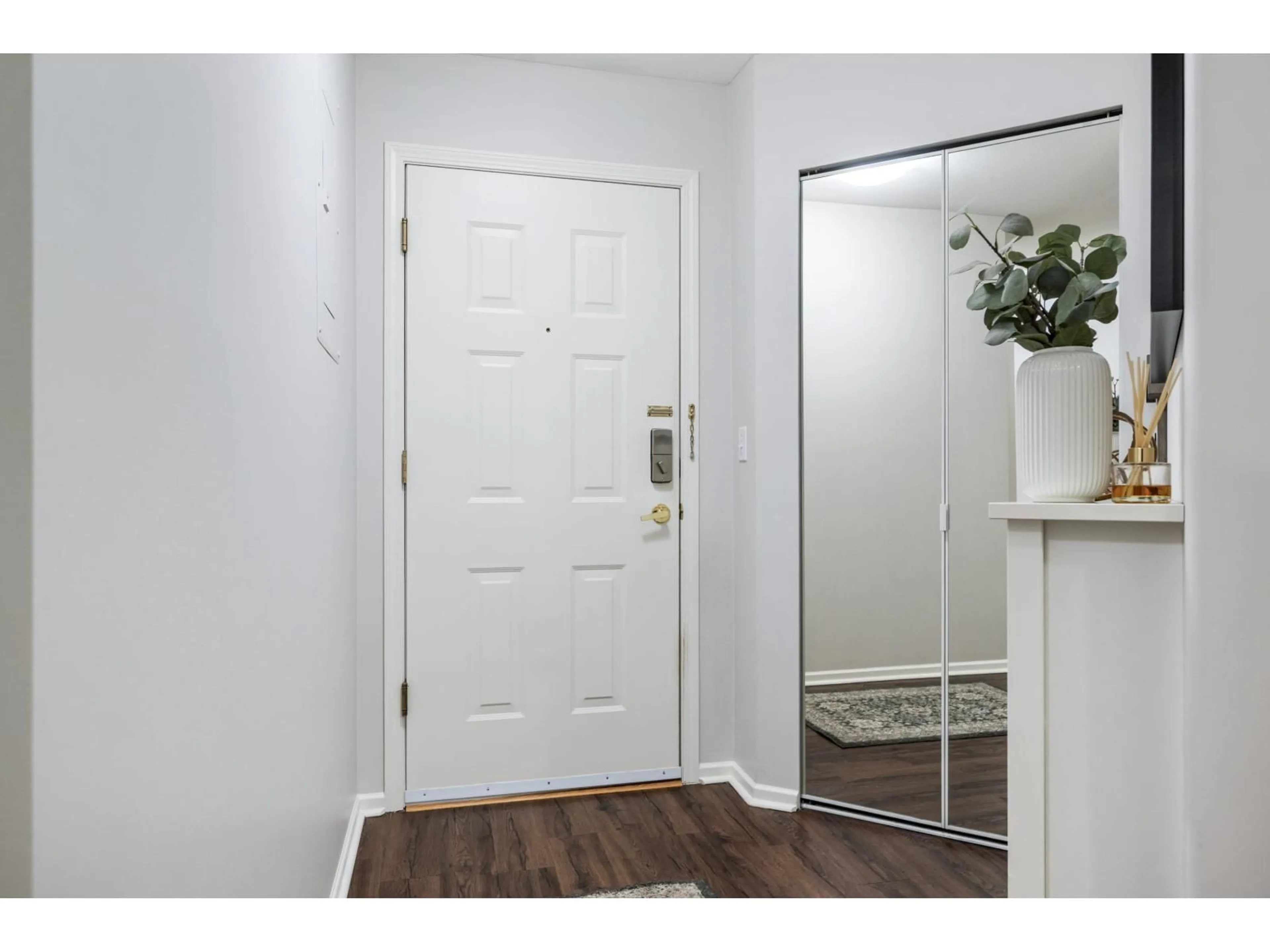 Indoor entryway for 109 - 27358 32, Langley British Columbia V4W3M5