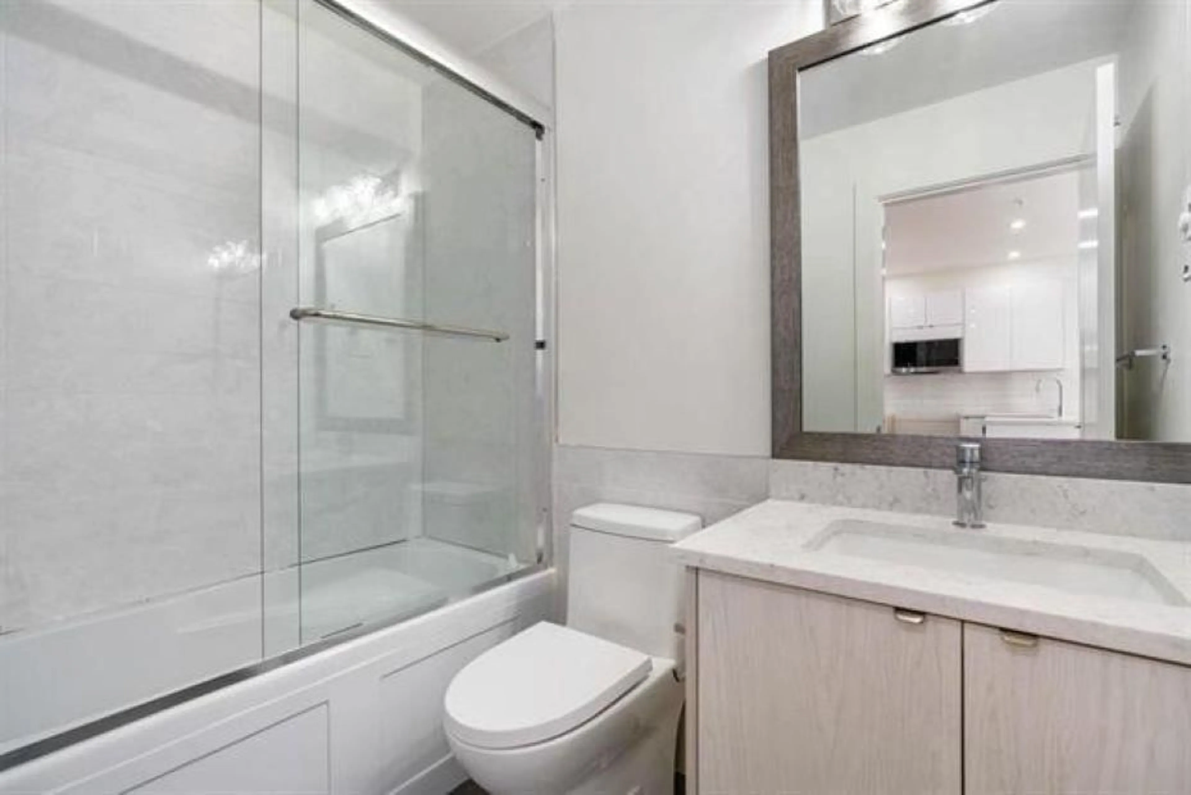 Standard bathroom, ceramic/tile floor for 201 - 20081 68, Langley British Columbia V2Y1P5