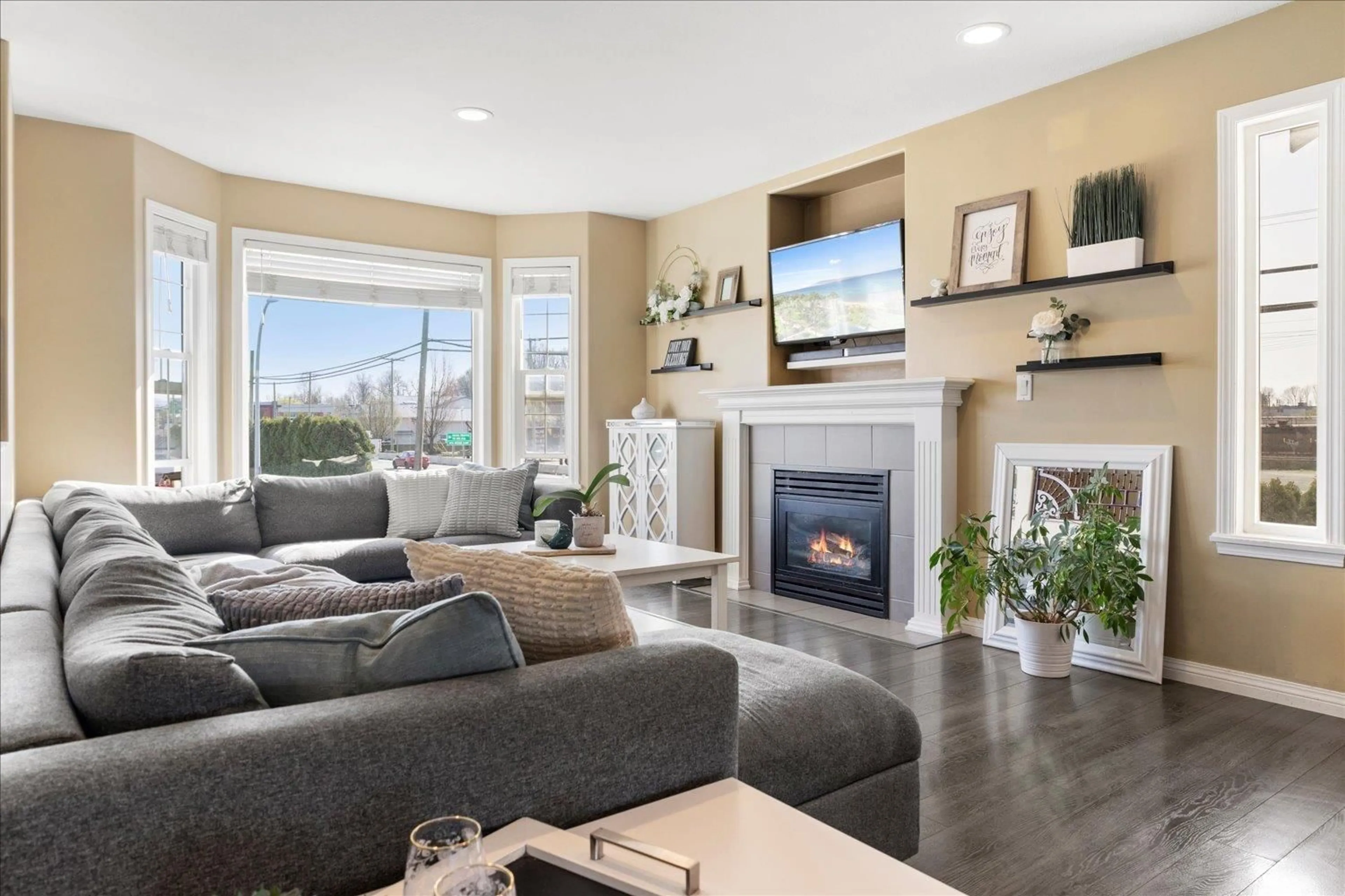 Living room with furniture, unknown for 34611 6TH, Abbotsford British Columbia V2S8C3