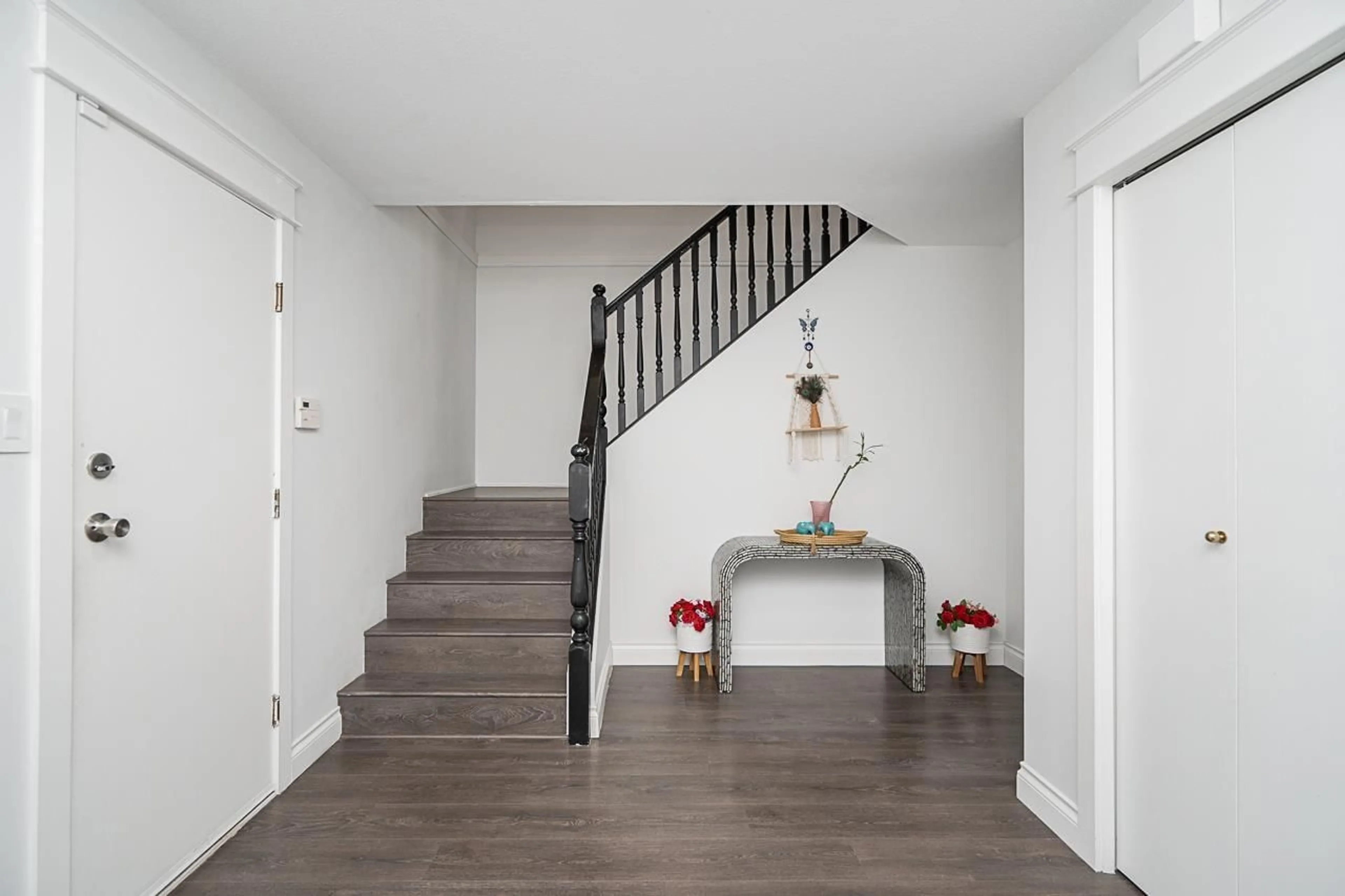 Indoor entryway for 6074 188, Surrey British Columbia V3S7V9