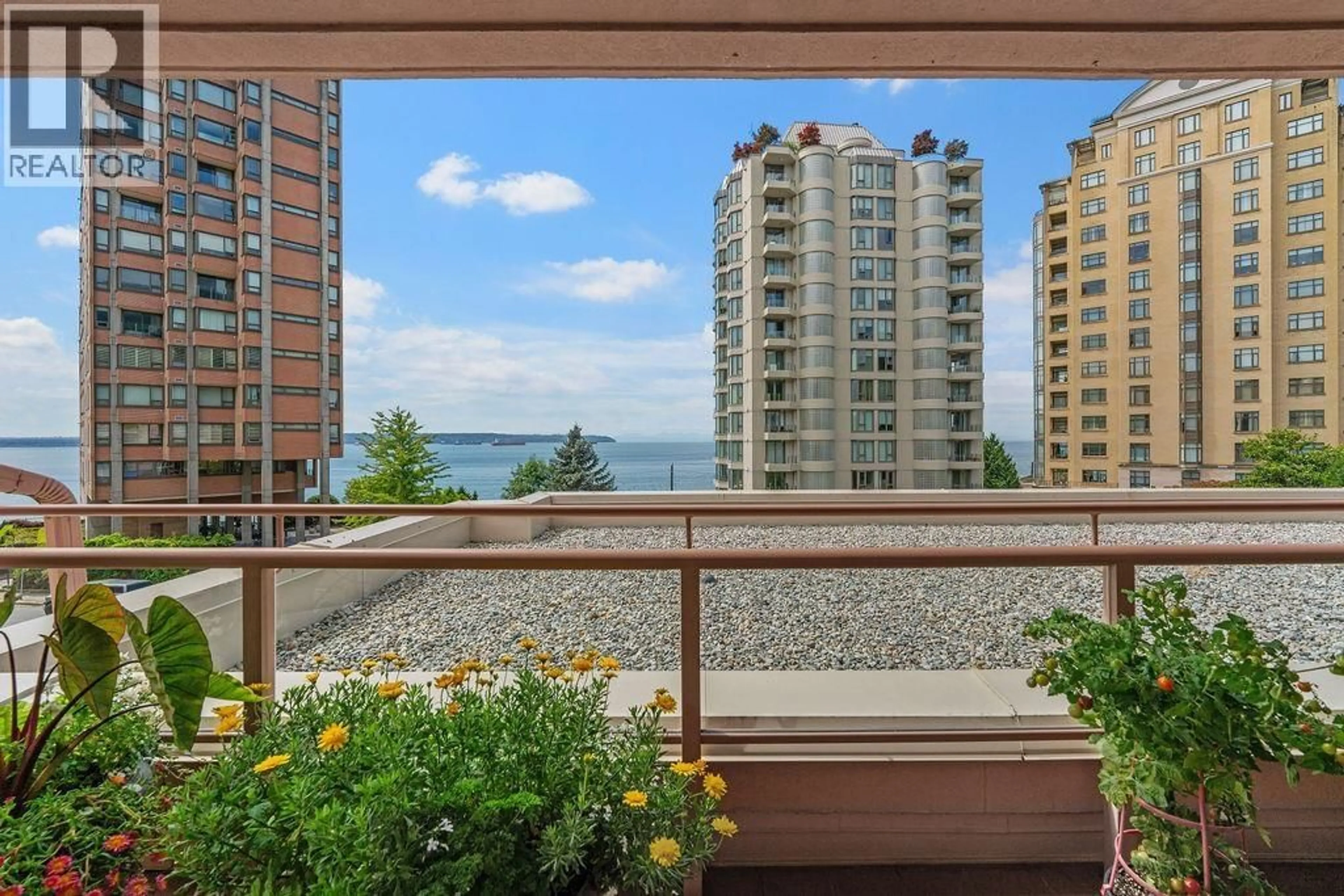 Balcony in the apartment, water/lake/river/ocean view for 402 - 2271 BELLEVUE AVENUE, West Vancouver British Columbia V7V4X1