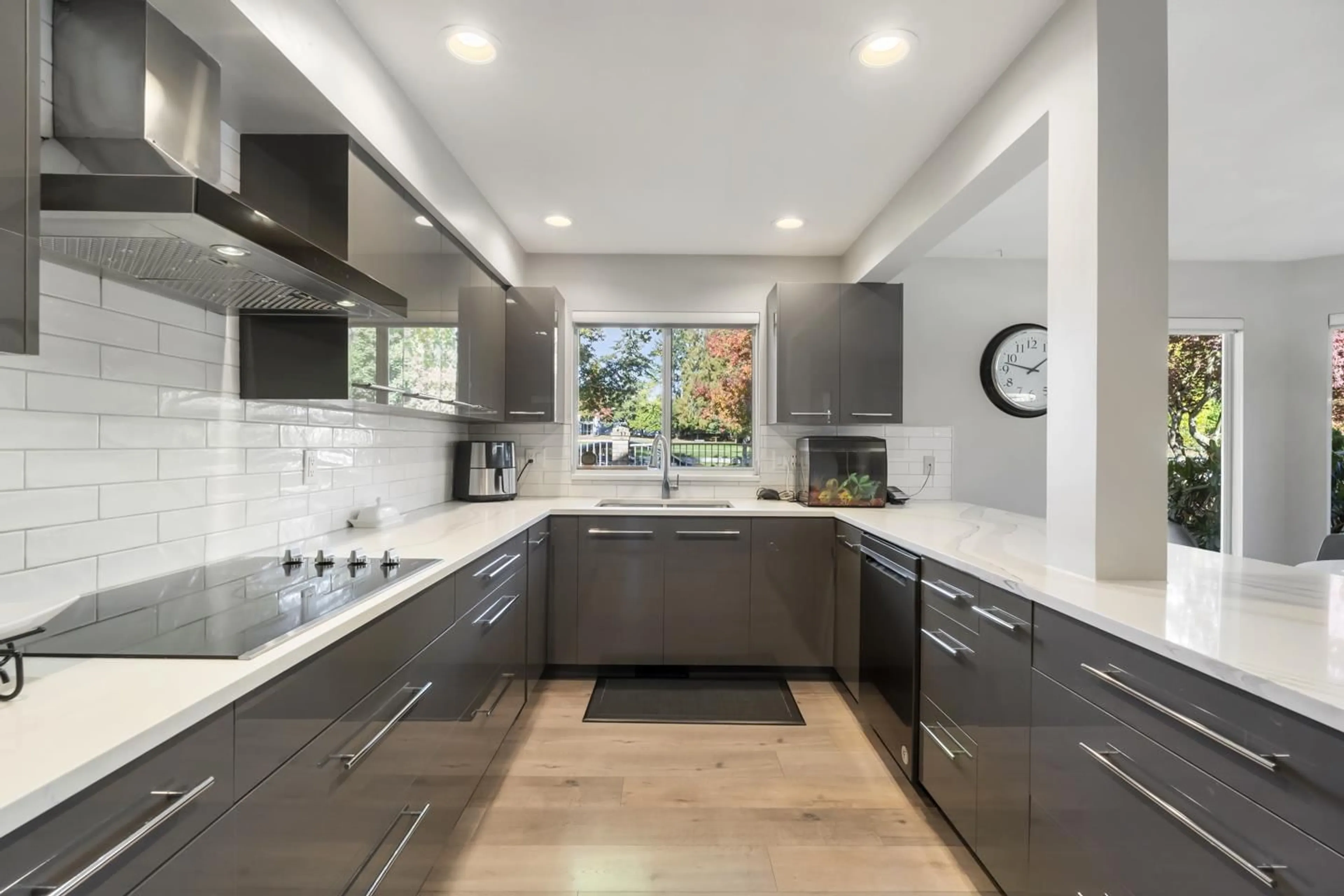Contemporary kitchen, ceramic/tile floor for 140 - 15988 83, Surrey British Columbia V4N0P9