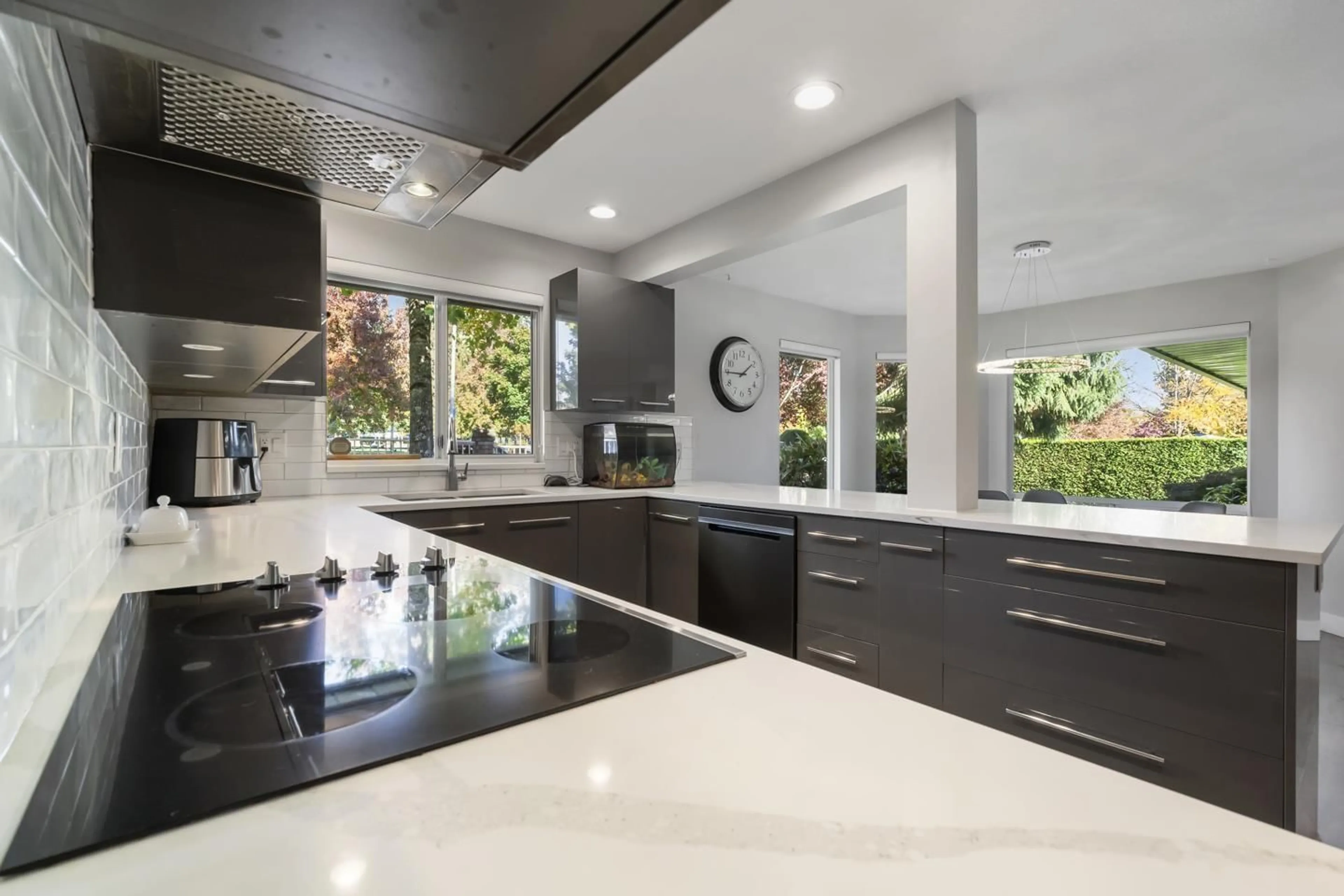 Contemporary kitchen, ceramic/tile floor for 140 - 15988 83, Surrey British Columbia V4N0P9