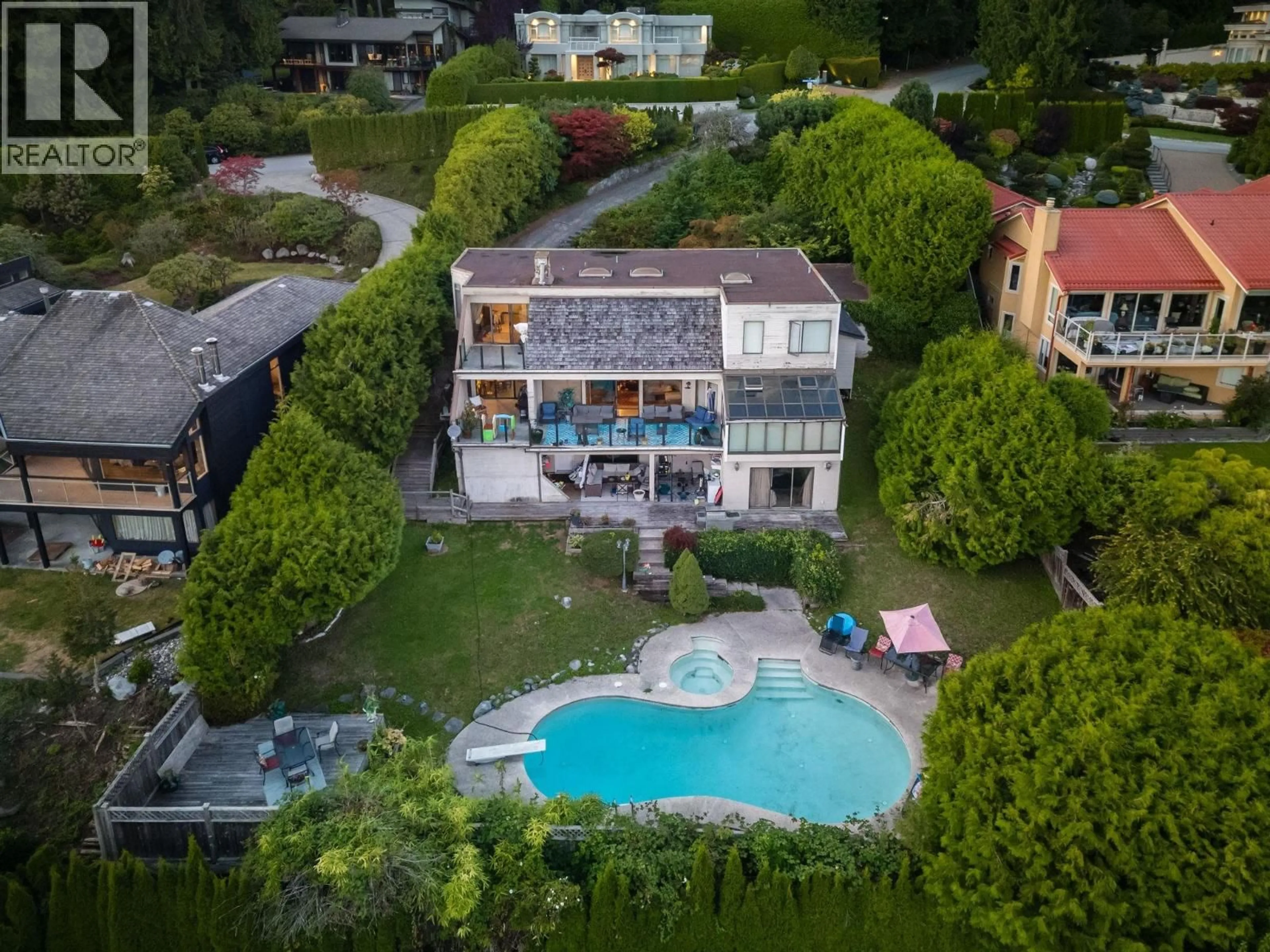 A pic from outside/outdoor area/front of a property/back of a property/a pic from drone, unknown for 1591 CHARTWELL DRIVE, West Vancouver British Columbia V7S2R9