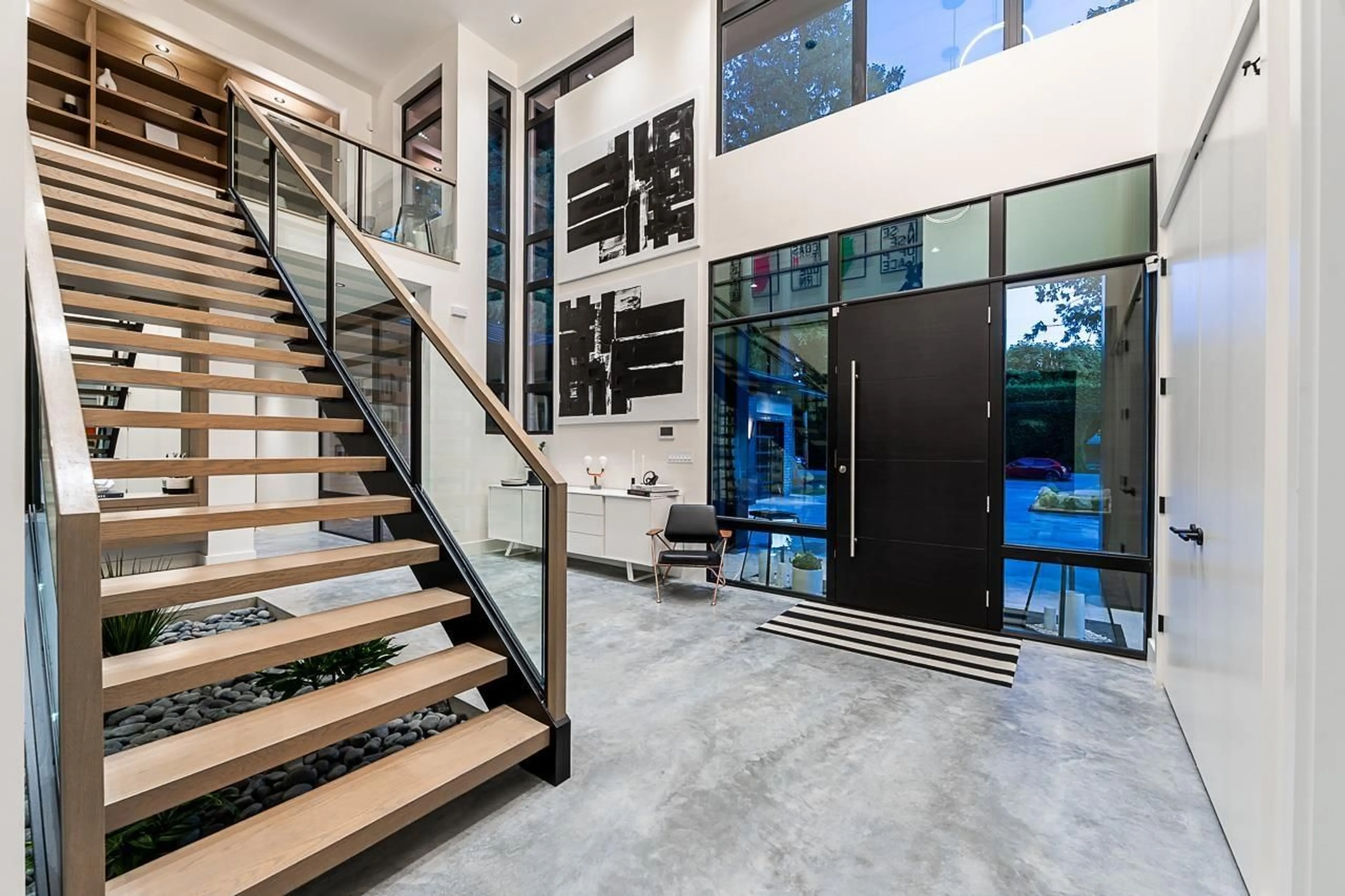 Indoor foyer for 12551 22, Surrey British Columbia V4A2B6