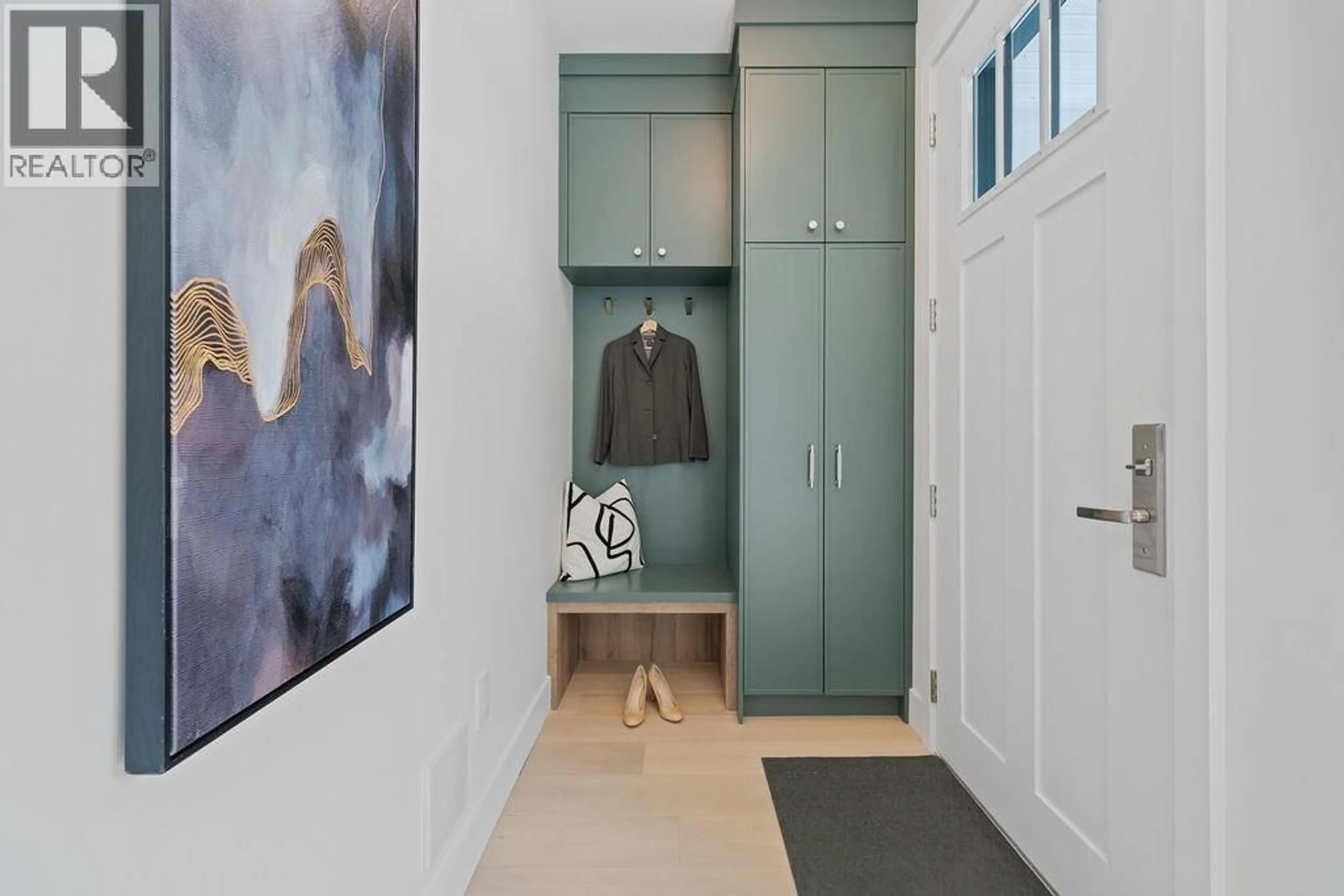 Indoor entryway for 2 - 8508 EAST BOULEVARD, Vancouver British Columbia V6P5E6