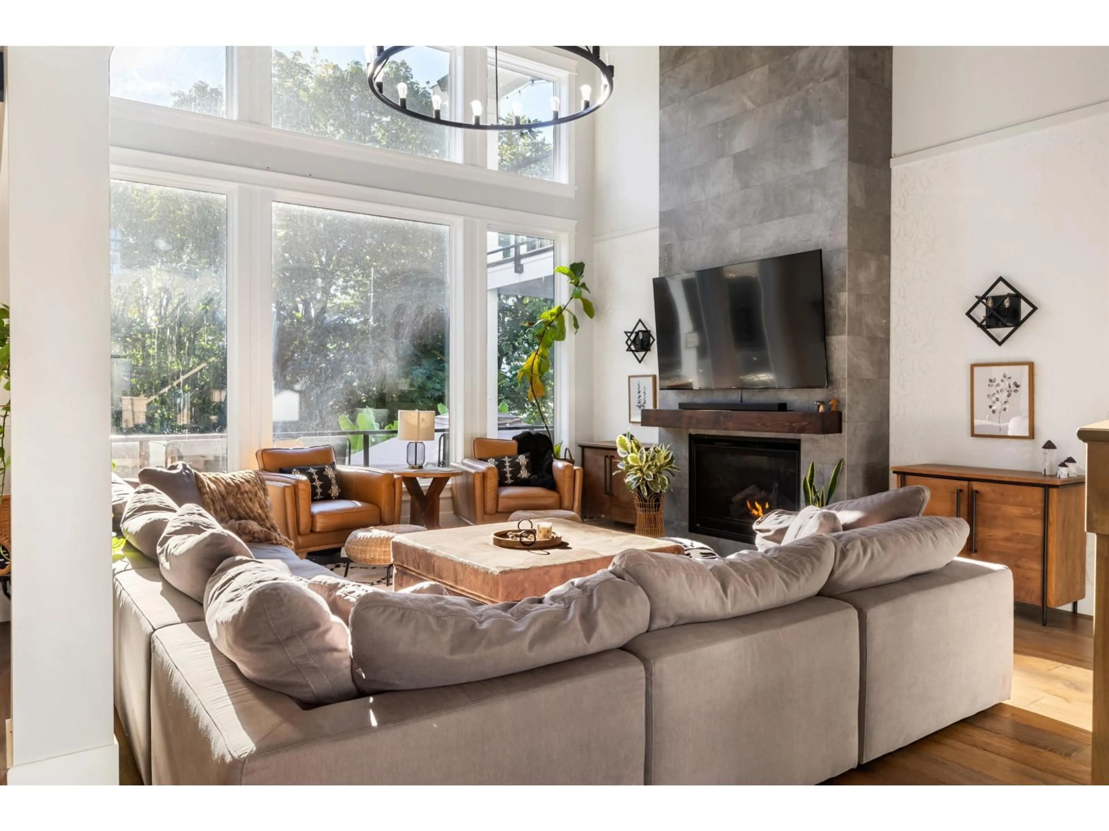 Living room with furniture, unknown for 35294 EWERT, Mission British Columbia V2V0G2