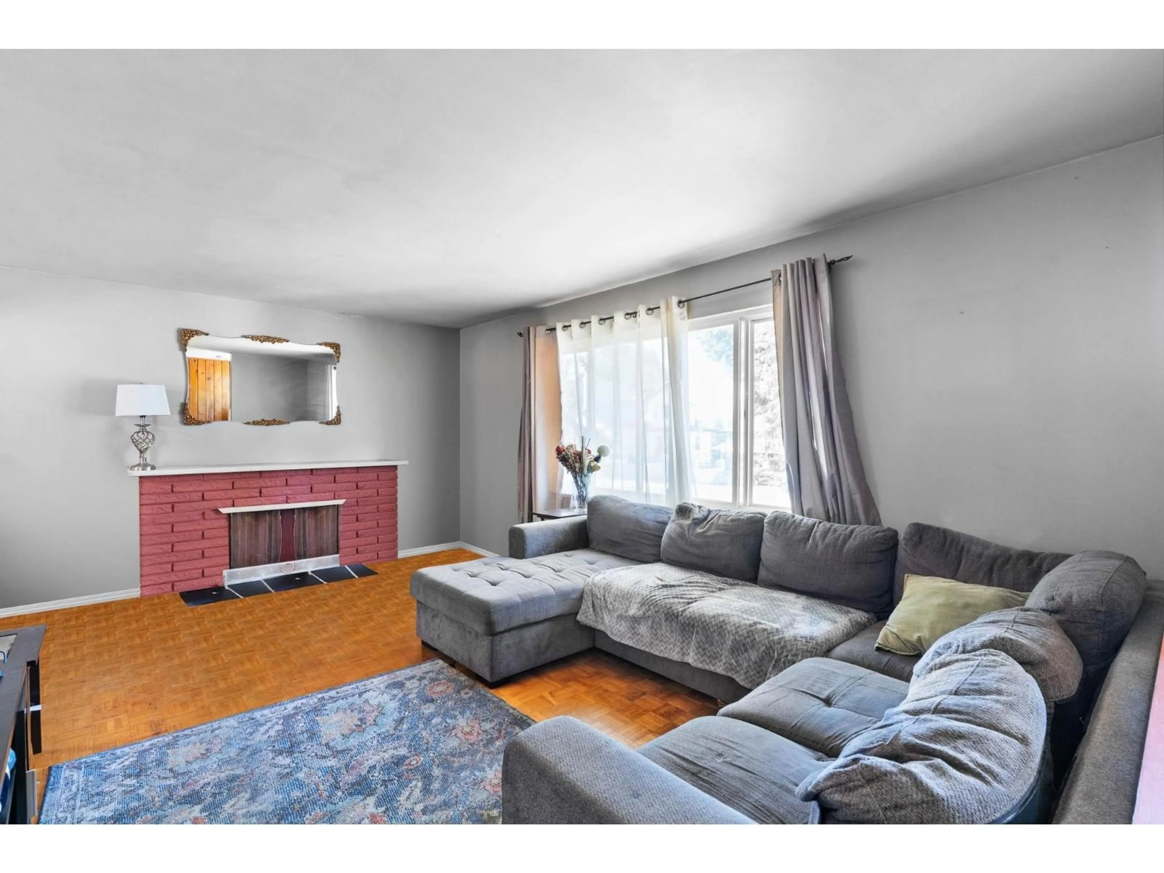 Living room with furniture, unknown for 12476 99, Surrey British Columbia V3V2P3