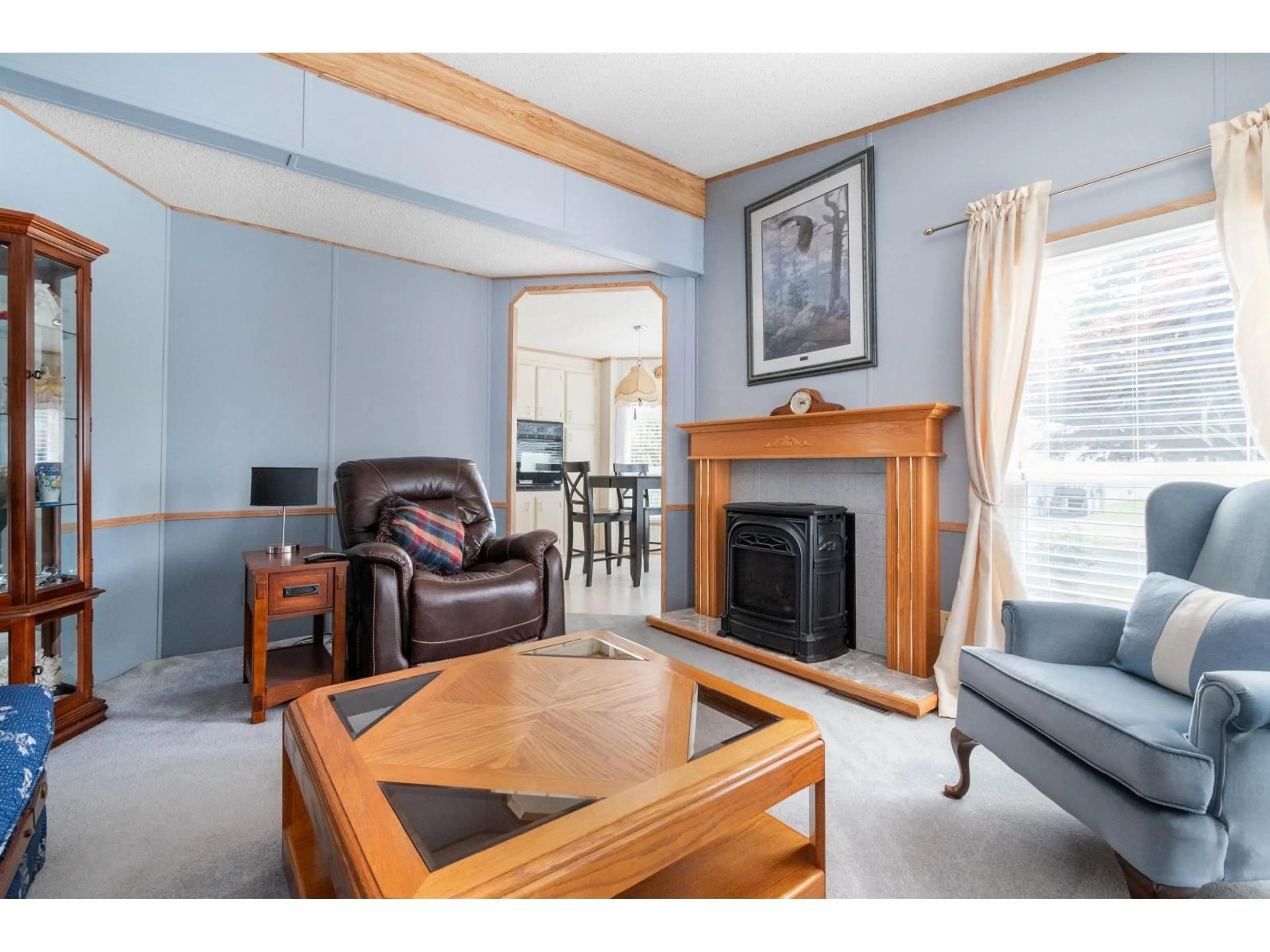 Living room with furniture, wood/laminate floor for 76 - 6035 VEDDER ROAD, Chilliwack British Columbia V2R6K3